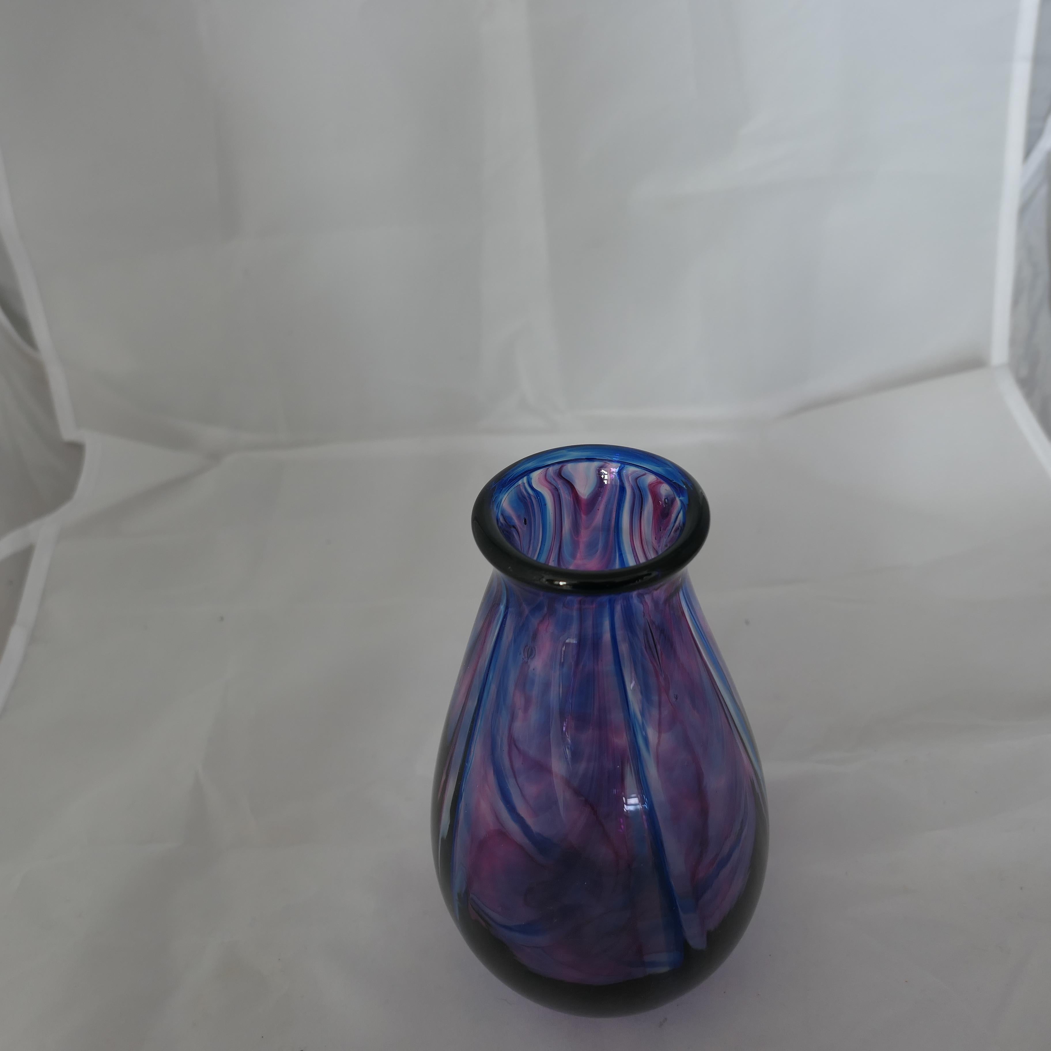 Arts and Crafts Vaso in vetro dello Studio A dell'Isle of Wight firmato Peters Ross  Soffiato a mano Superbo in vendita
