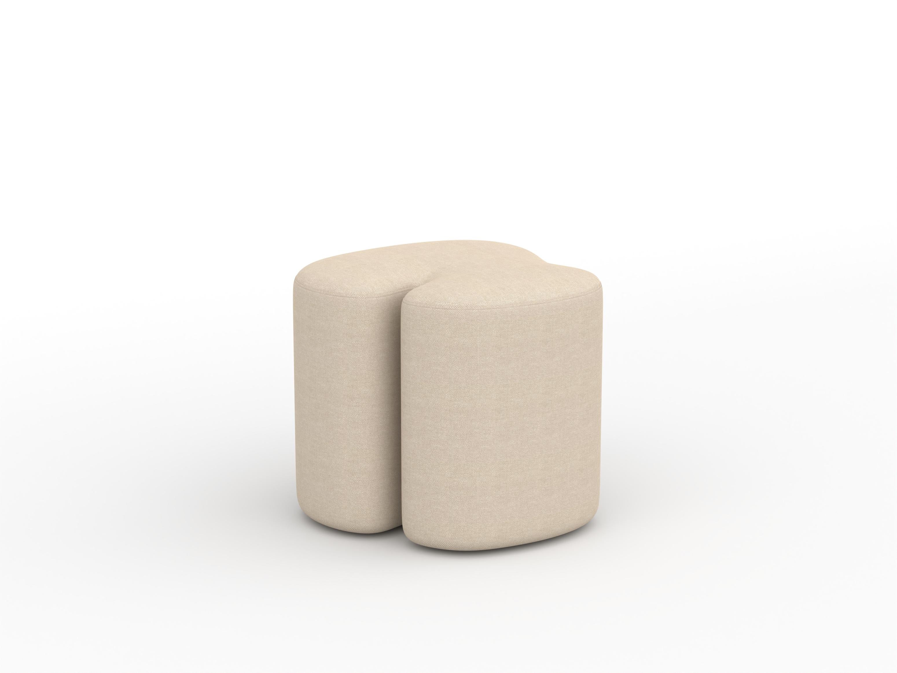 Inselhocker Größe S von Formiing, Hallingdal Beige
Stoff: Hallingdal 200

Individuelle Anpassung: Erhältlich in einer großen Auswahl an Stoffen und Farben. 

CAT 1: Remix
CAT 2: Stahlschnitt, Neuwolle
CAT 3: Hallingdal, Harald 
CAT 4: Planum,
