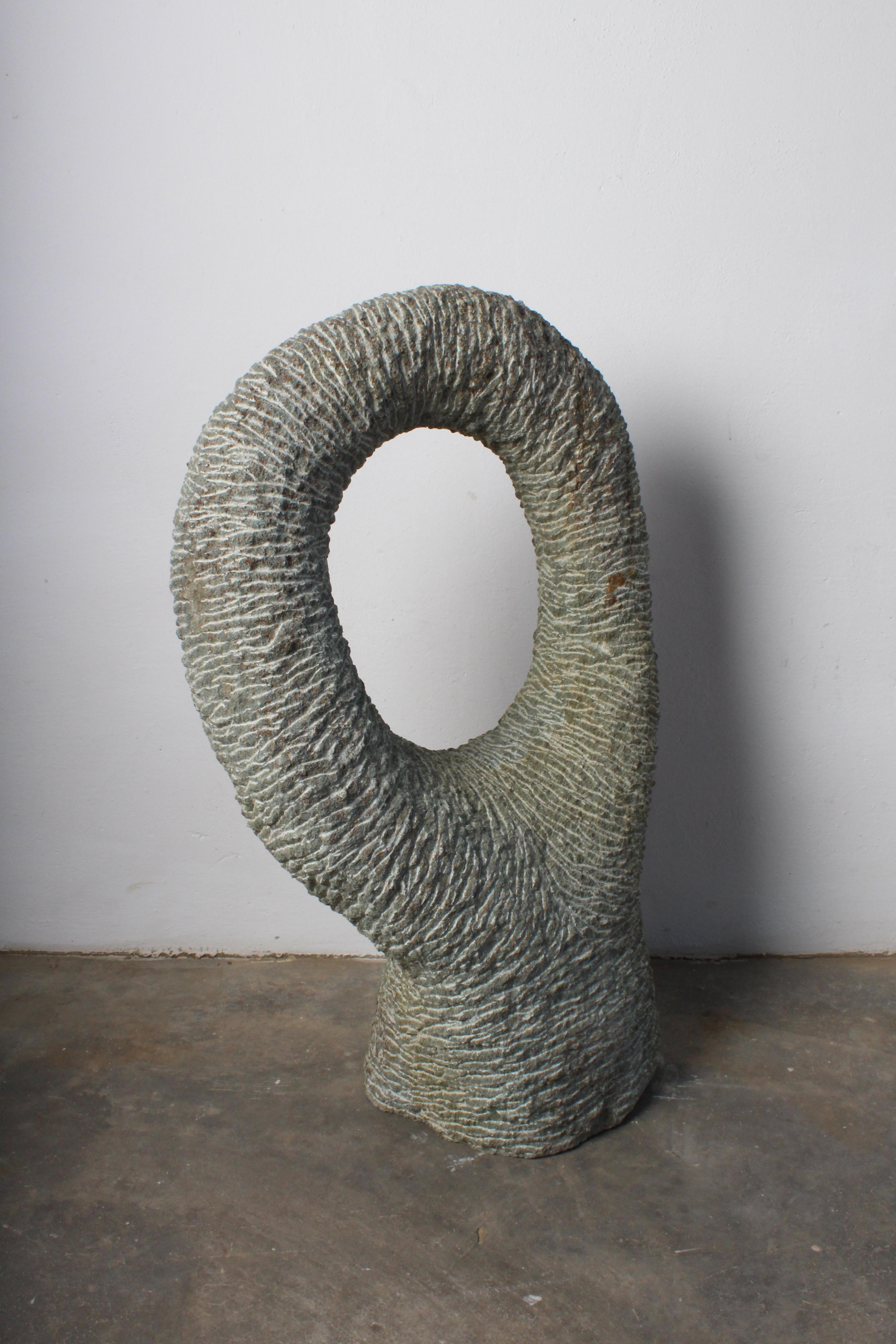 Cercle de demain par Ismael Shivute, savon Namibian sculpté à la main en vente 3
