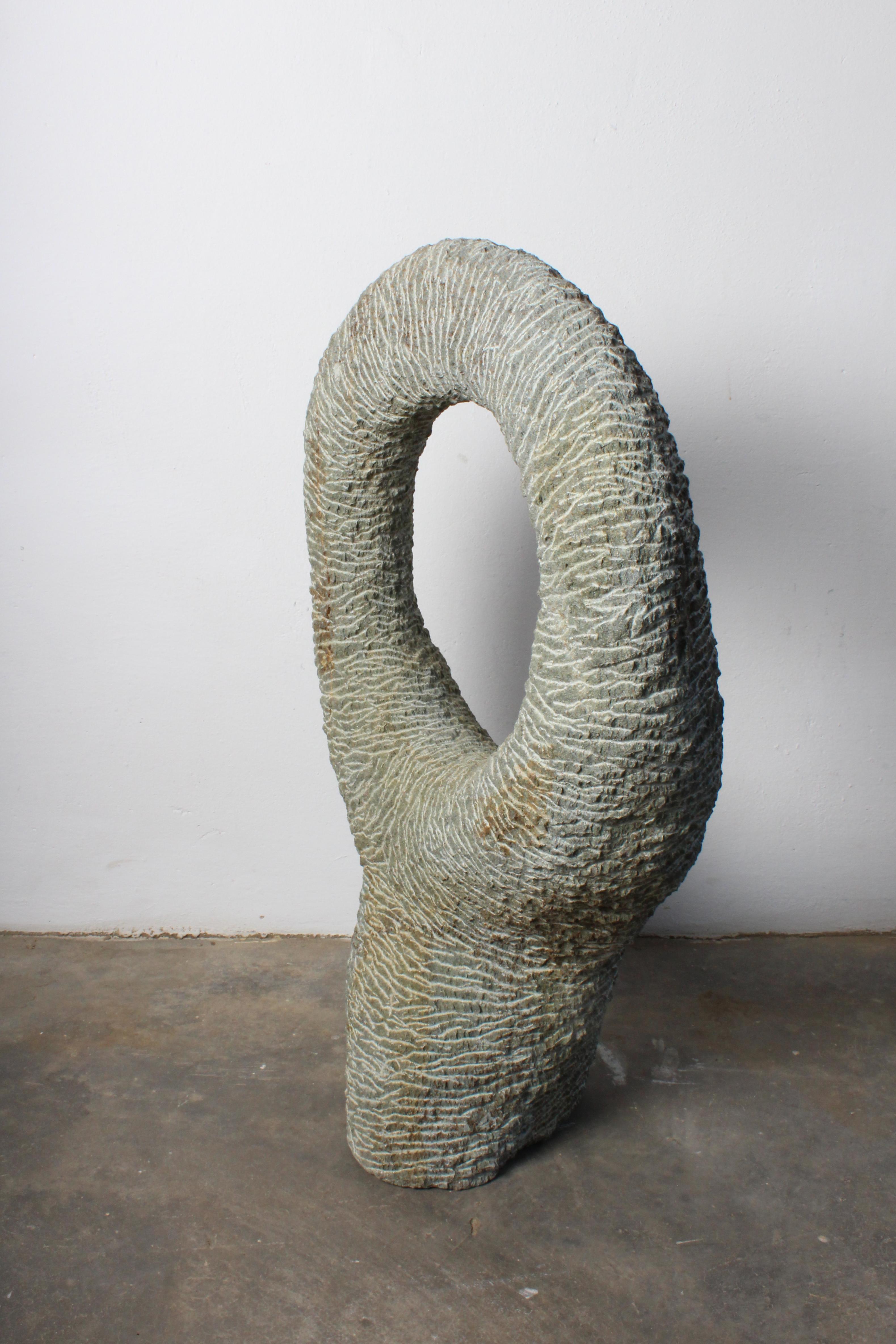 Cercle de demain par Ismael Shivute, savon Namibian sculpté à la main en vente 5