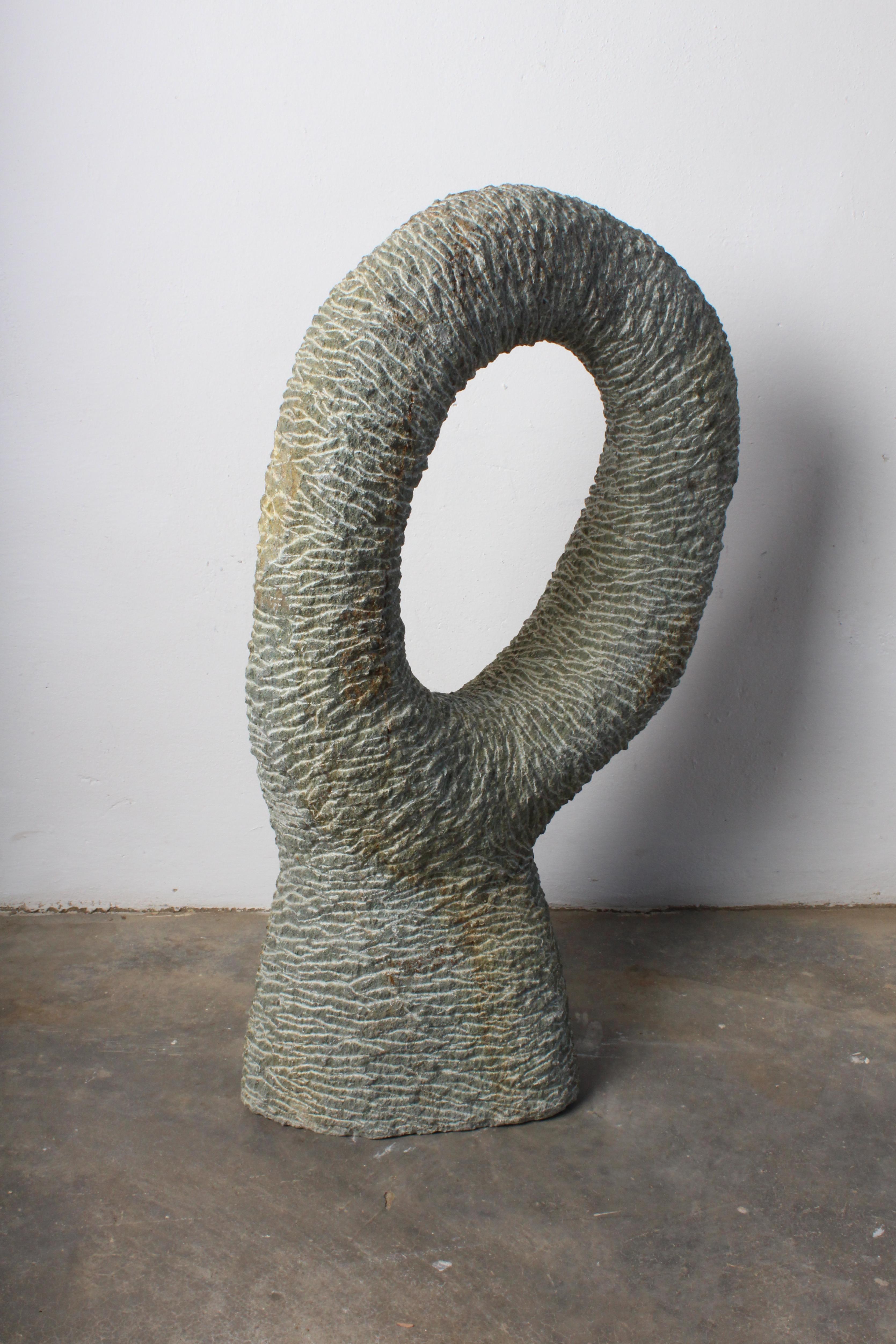 Cercle de demain par Ismael Shivute, savon Namibian sculpté à la main en vente 8