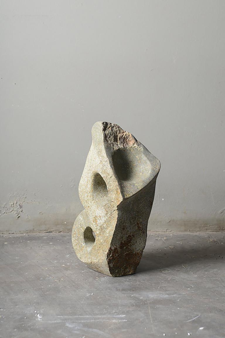 Contrary, Ismael Shivute, grès de Namibian sculpté en vente 1