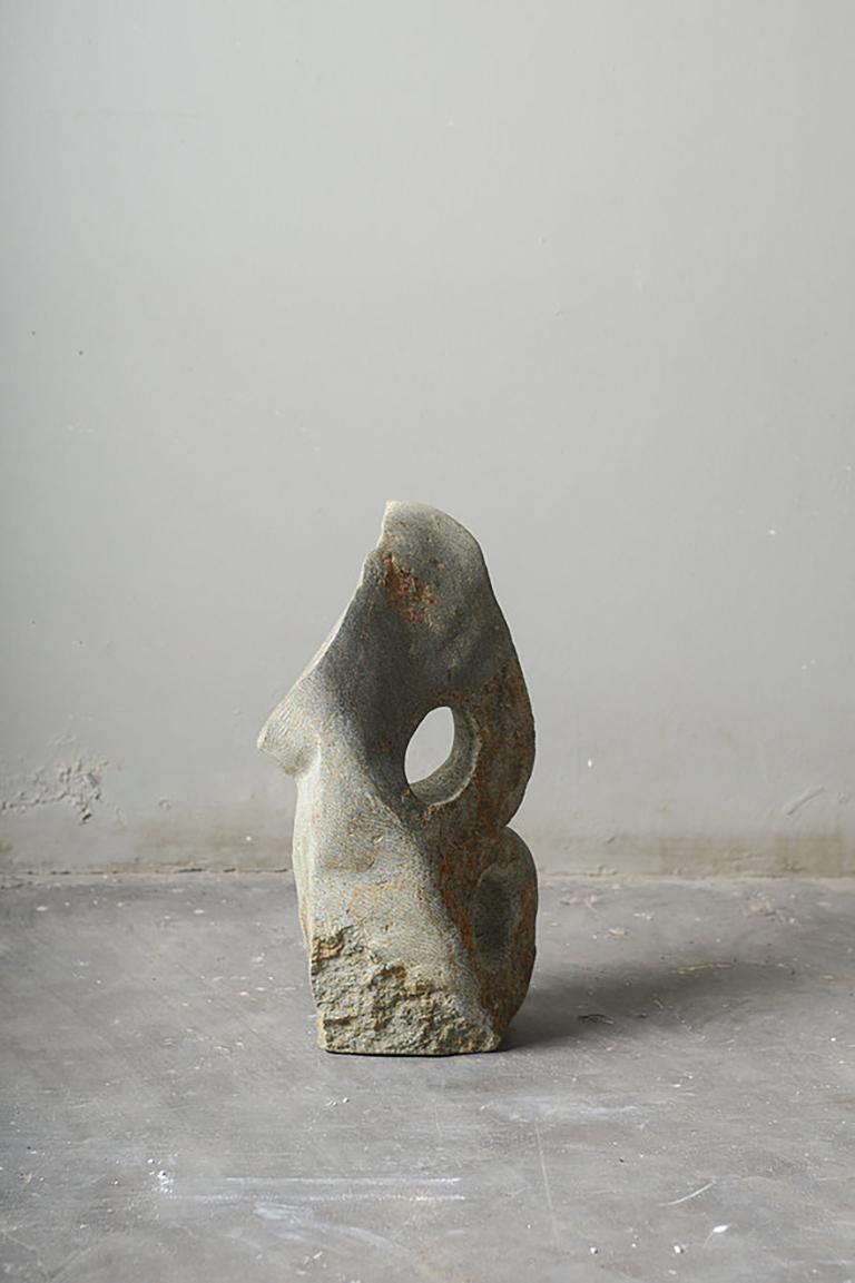Contrary, Ismael Shivute, grès de Namibian sculpté en vente 2