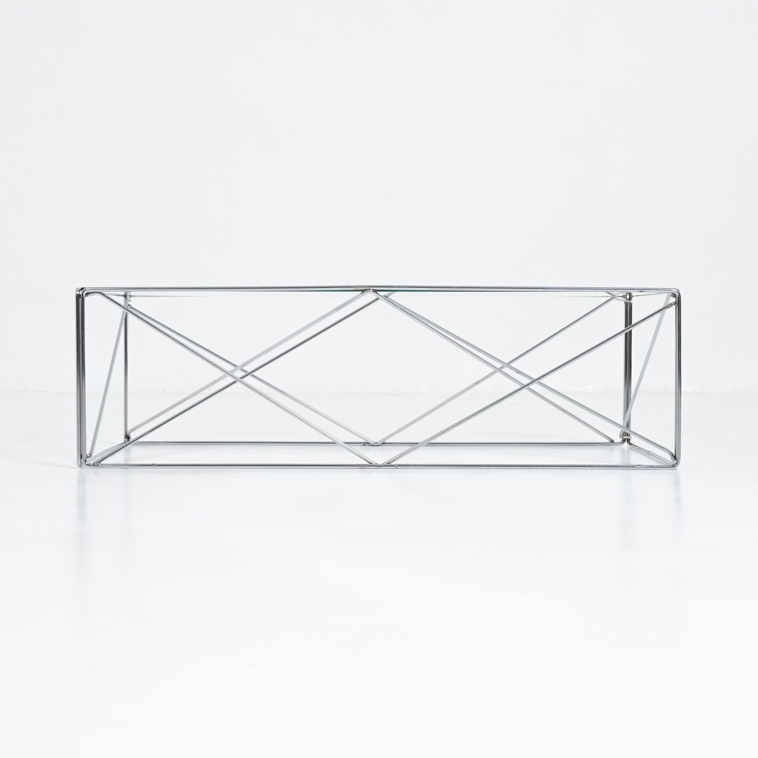Cette table basse rectangulaire a été conçue par Max Sauze pour sa collection 