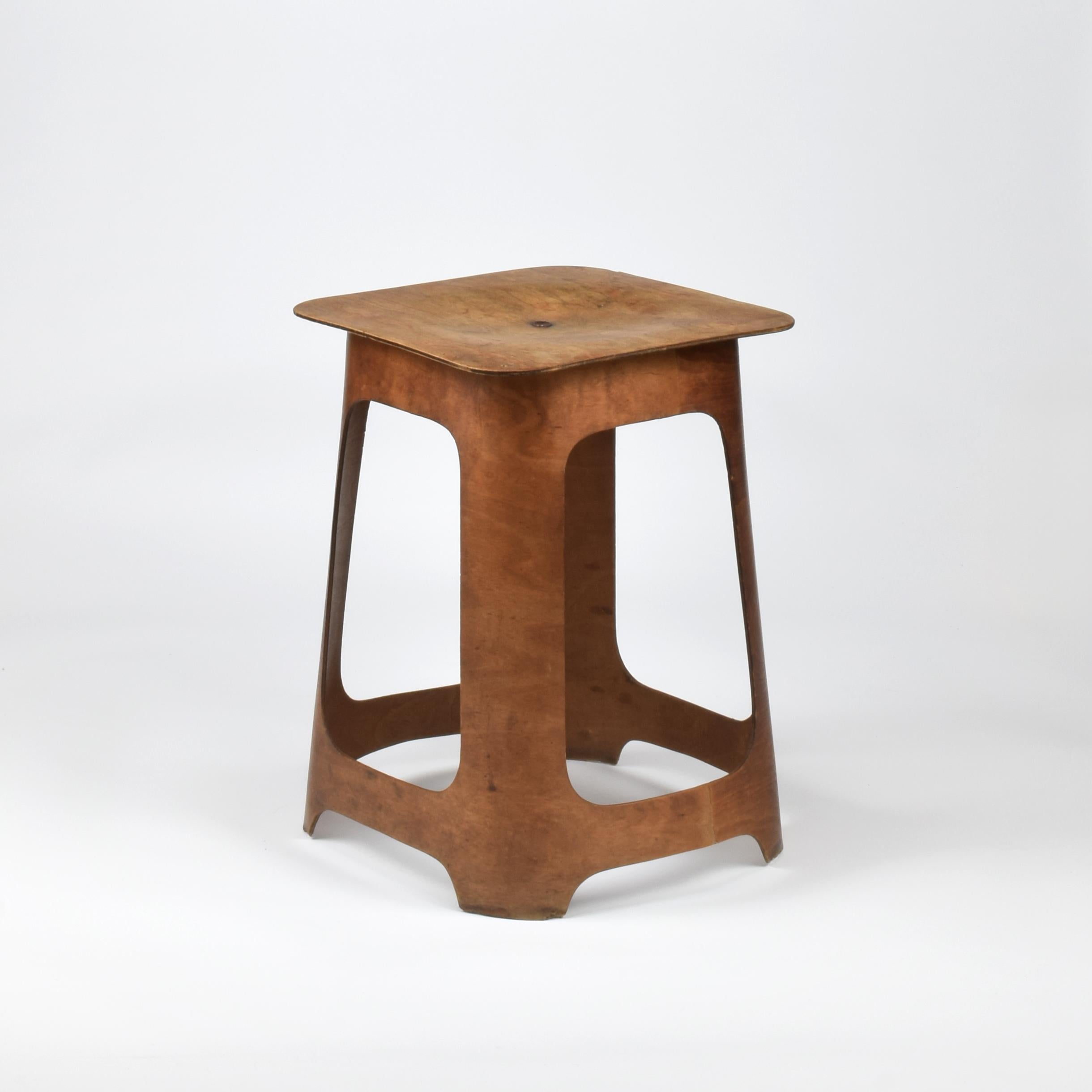 Taburete Isokon, Venesta 1930s, attr al equipo de diseñadores de la Bauhaus incl Gropius & Breuer Moderno en venta