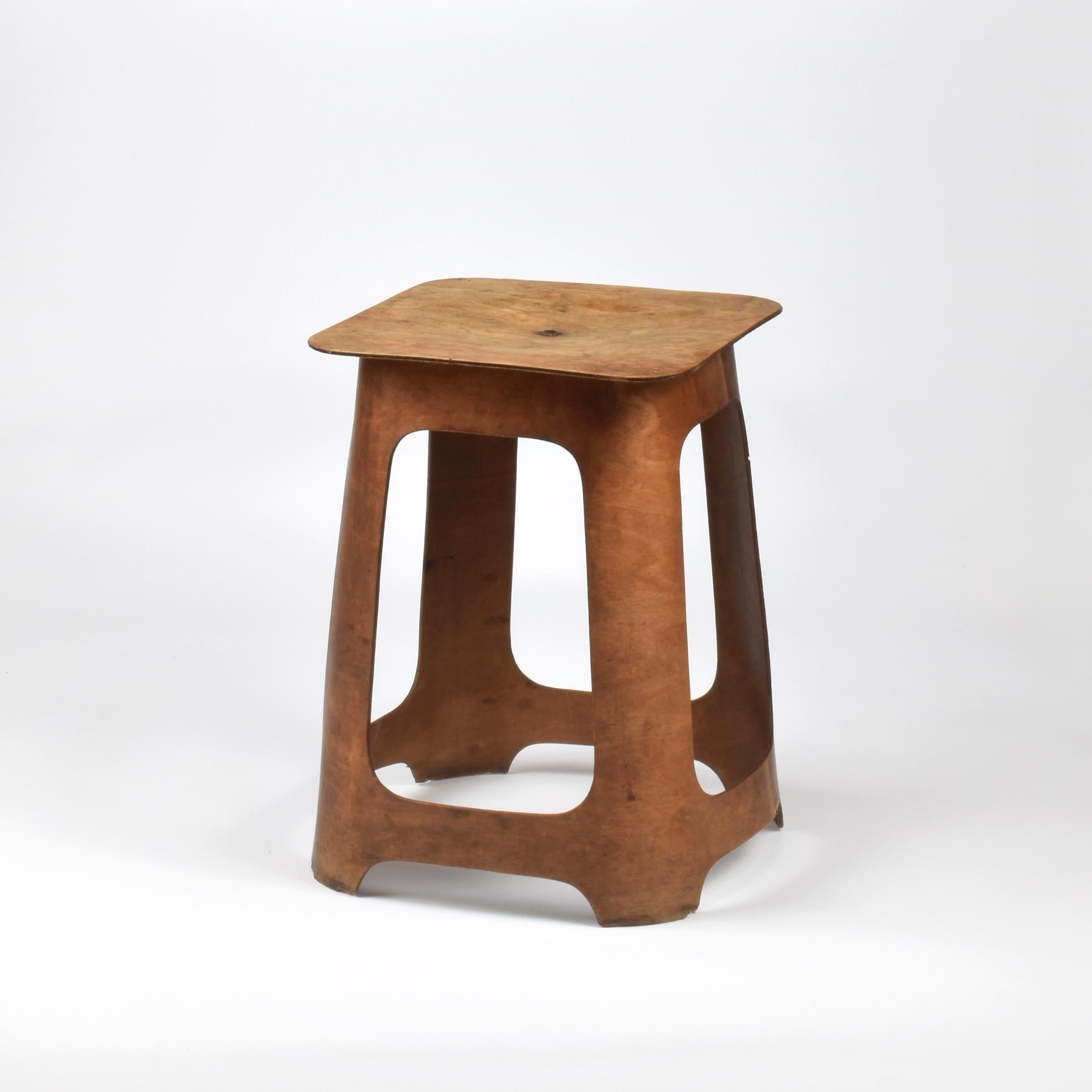 Taburete Isokon, Venesta 1930s, attr al equipo de diseñadores de la Bauhaus incl Gropius & Breuer Británico en venta