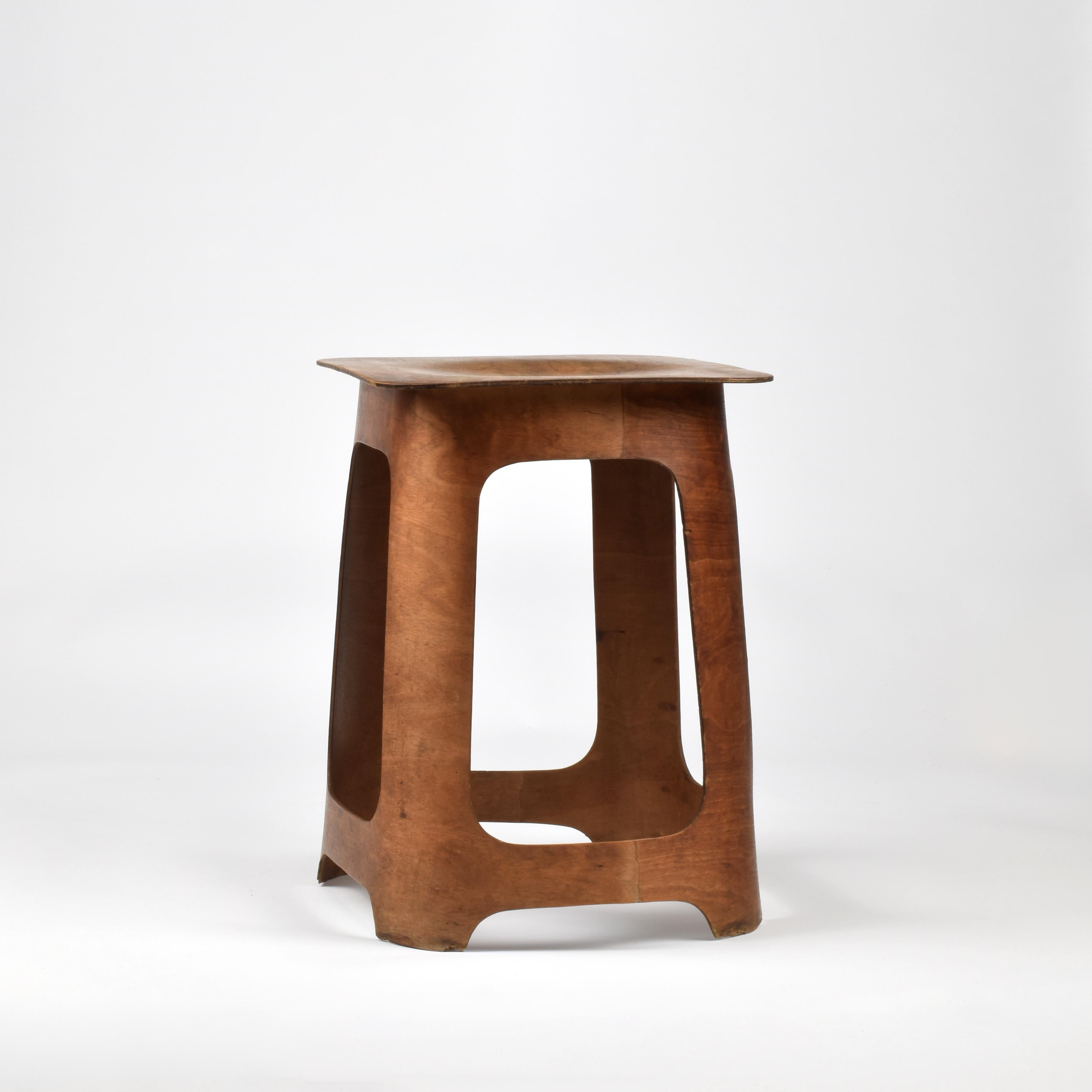 Taburete Isokon, Venesta 1930s, attr al equipo de diseñadores de la Bauhaus incl Gropius & Breuer en Bueno estado para la venta en London, GB