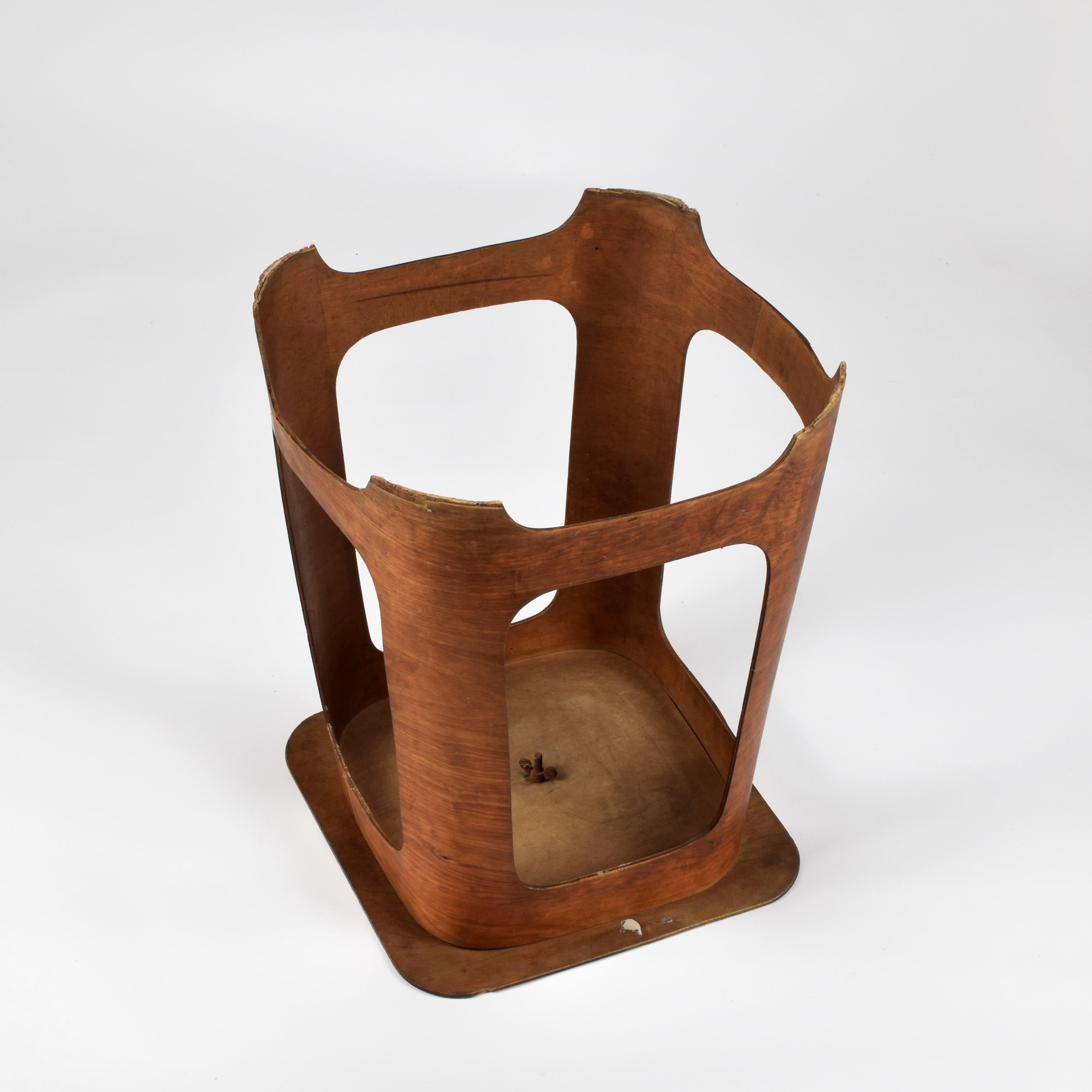 Taburete Isokon, Venesta 1930s, attr al equipo de diseñadores de la Bauhaus incl Gropius & Breuer Madera contrachapada en venta