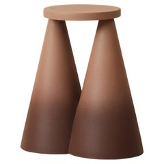 Isola /Mesa auxiliar cónica de cerámica /Chocolate, diseñada por Cara /Davide para Portego