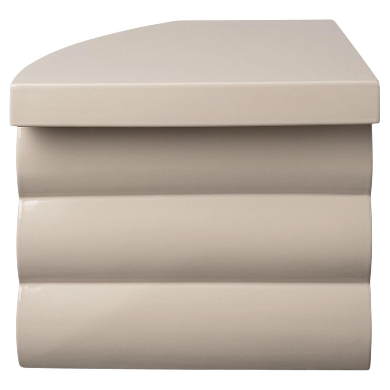 Collection Isola - Table d'appoint en céramique beige de Zaven en vente