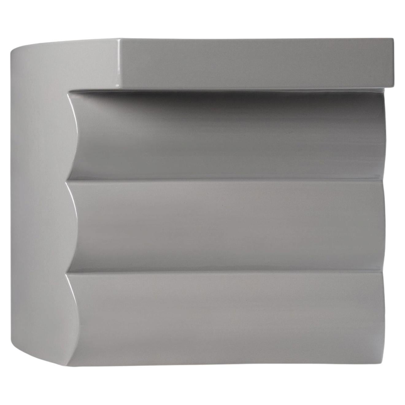 Collection Isola - Table d'appoint en céramique grise de Zaven en vente