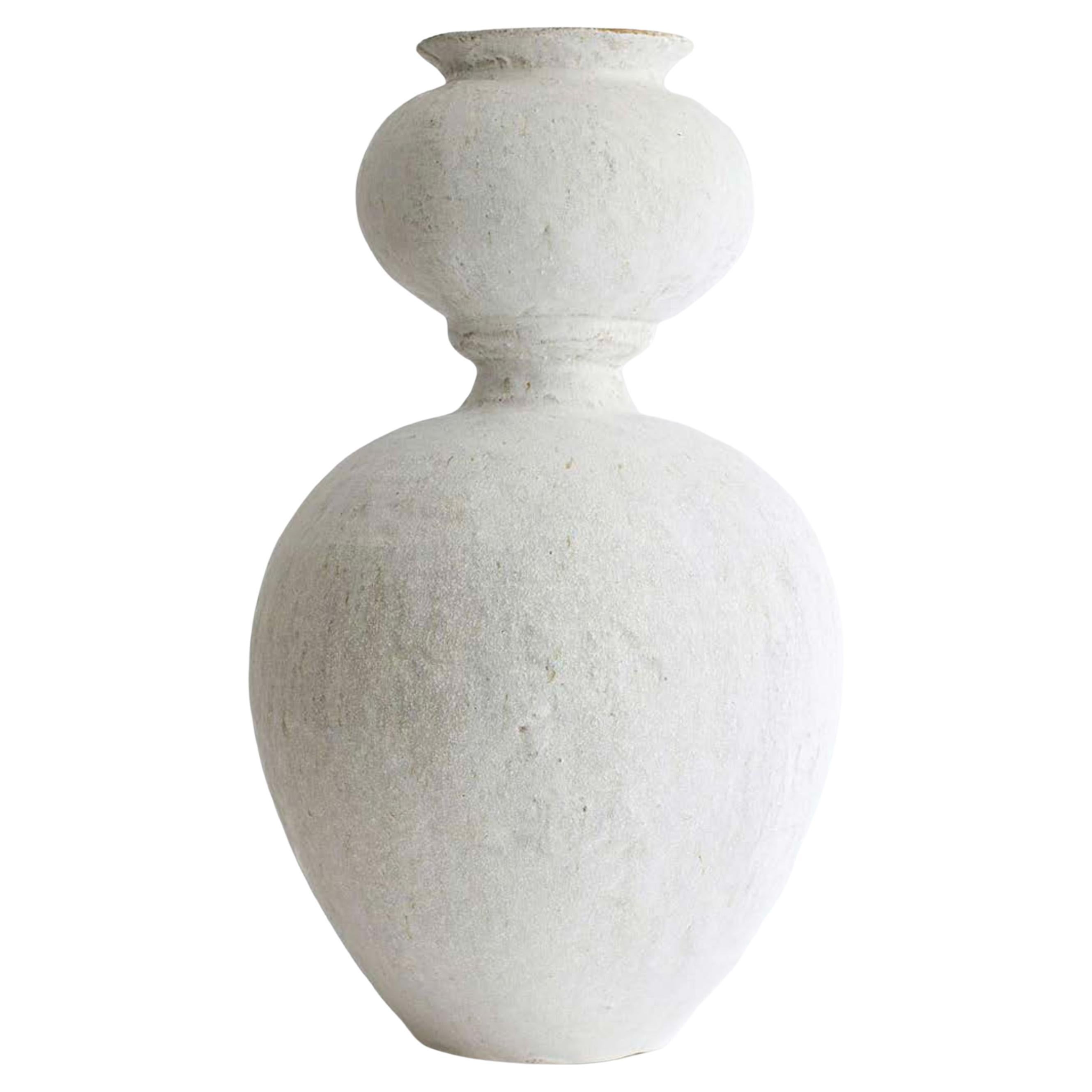 Vase en grès « Isolated N.31 » de Raquel Vidal et Pedro Paz