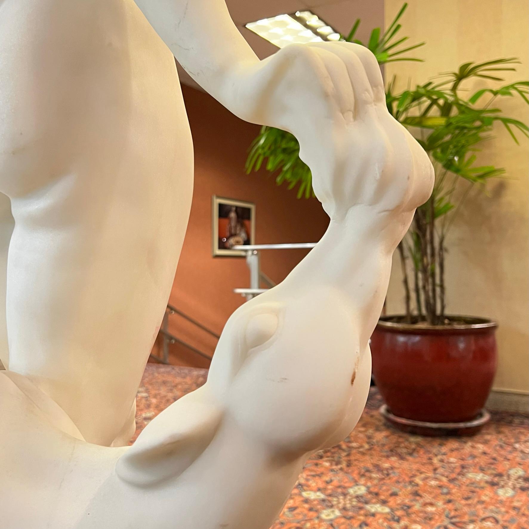 Marmo Isotta con statua di marmo di Fawn dopo Edward McCartan in vendita