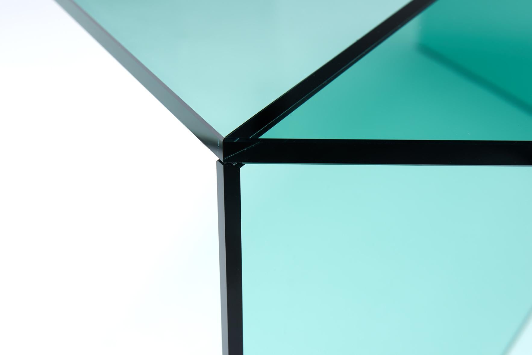 The Isom side tables create intriguing optical illusions, conjuring images of isometric cubes when viewed from certain angles. This effect is created through the CNC processing of traditional plate glass combined with a millimetre-precise bonding