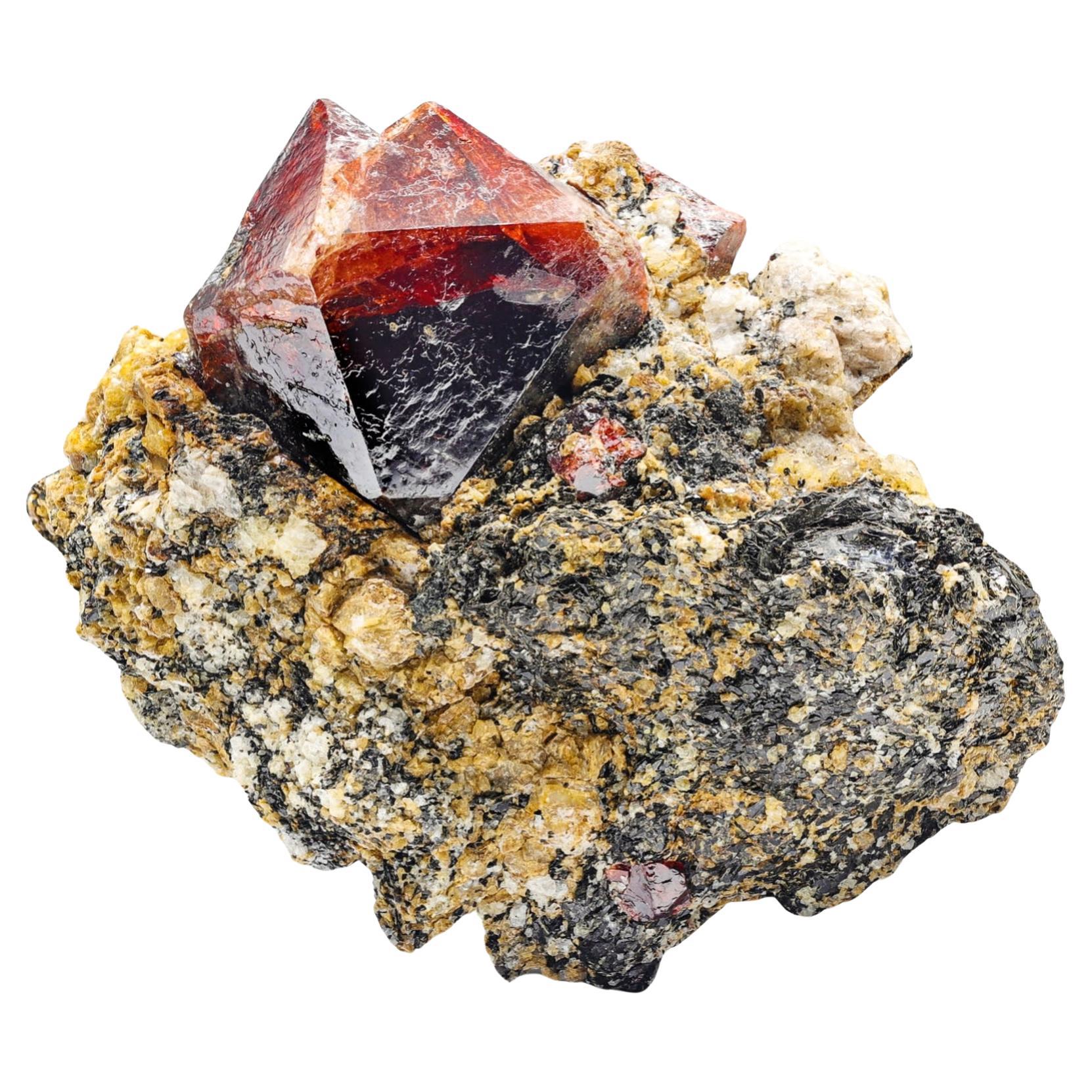 Isometricer roter Zirkonkristall auf Graphit- und Calcite-Matrix aus Pakistan