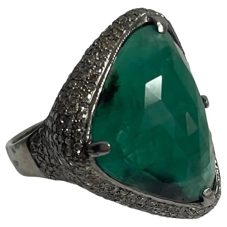 Isosceles Triangle Faceted Emerald with Pave Diamond Ring In New Condition For Sale In Laguna Beach, CA