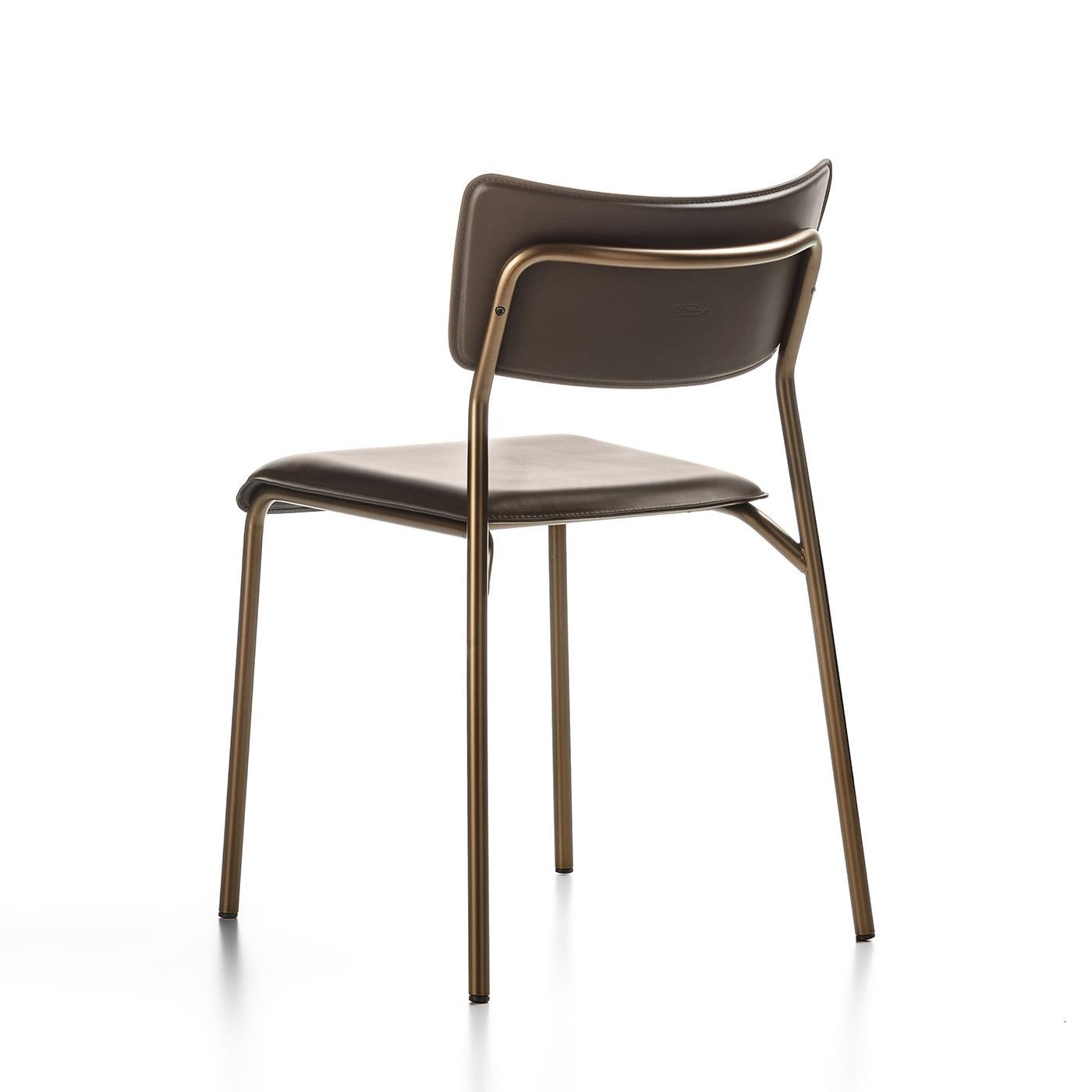 Round section metal tubular structure with seat and back in wood covered in leather. All the components are available in other colors. Please contact the concierge for more information.