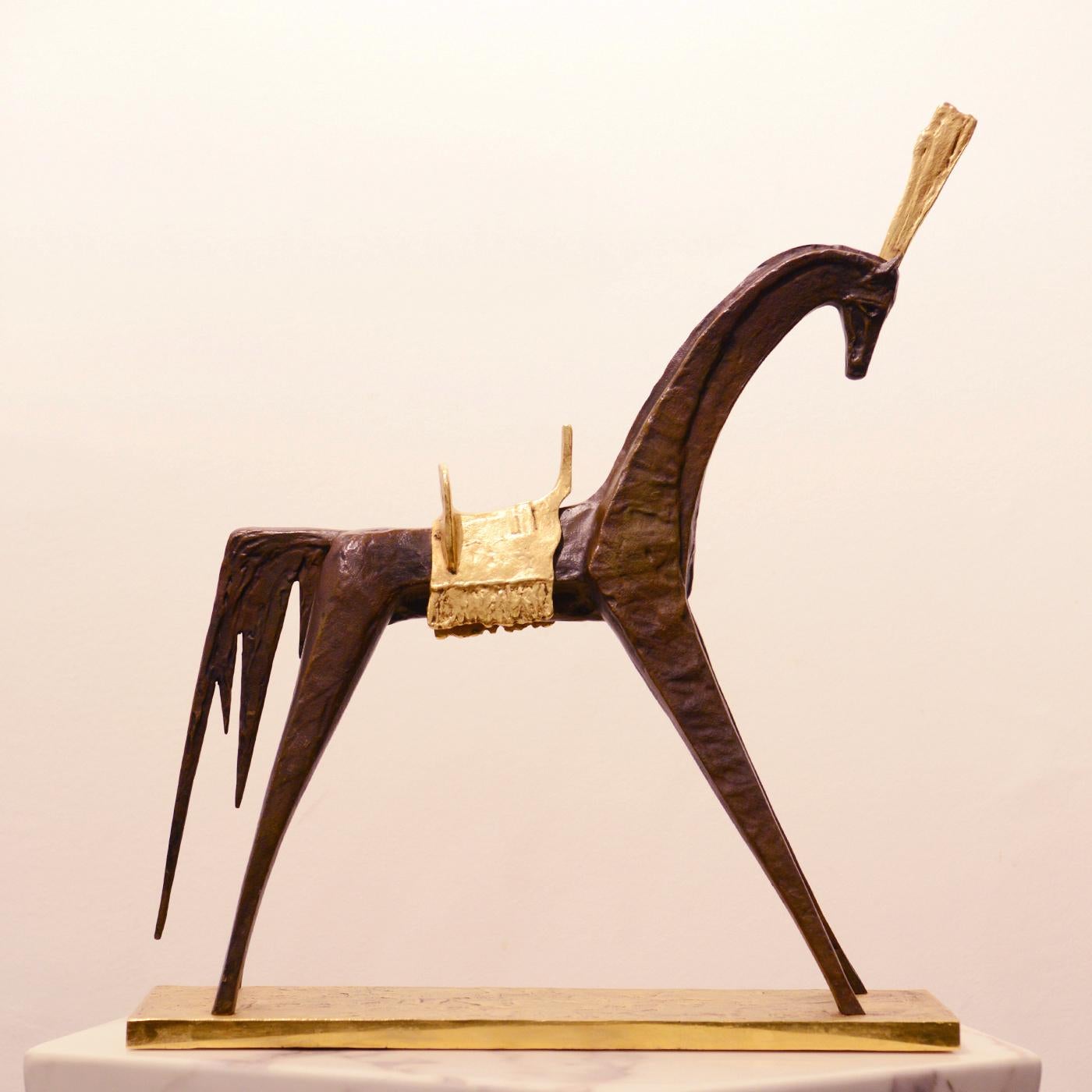 Sculpture Ispahan bronze horse by Felix Agostini.
All in hand-crafted bronze, with polished bronze
amovible saddle. Mane and base in polished bronze.
Signed piece by Felix Agostini, each piece is unique.