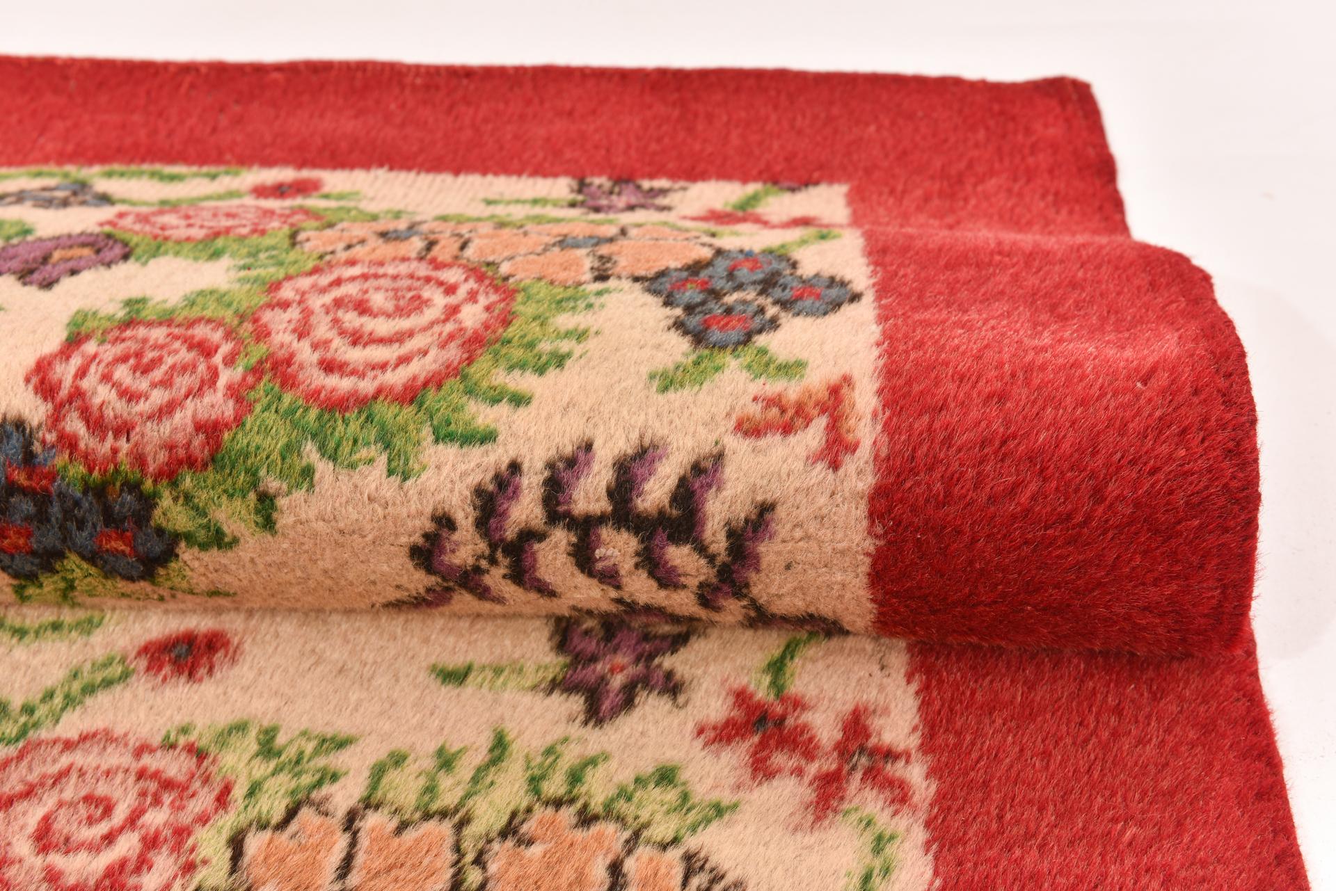 Turkish Isparta Carpet with Bunches of Flowers For Sale