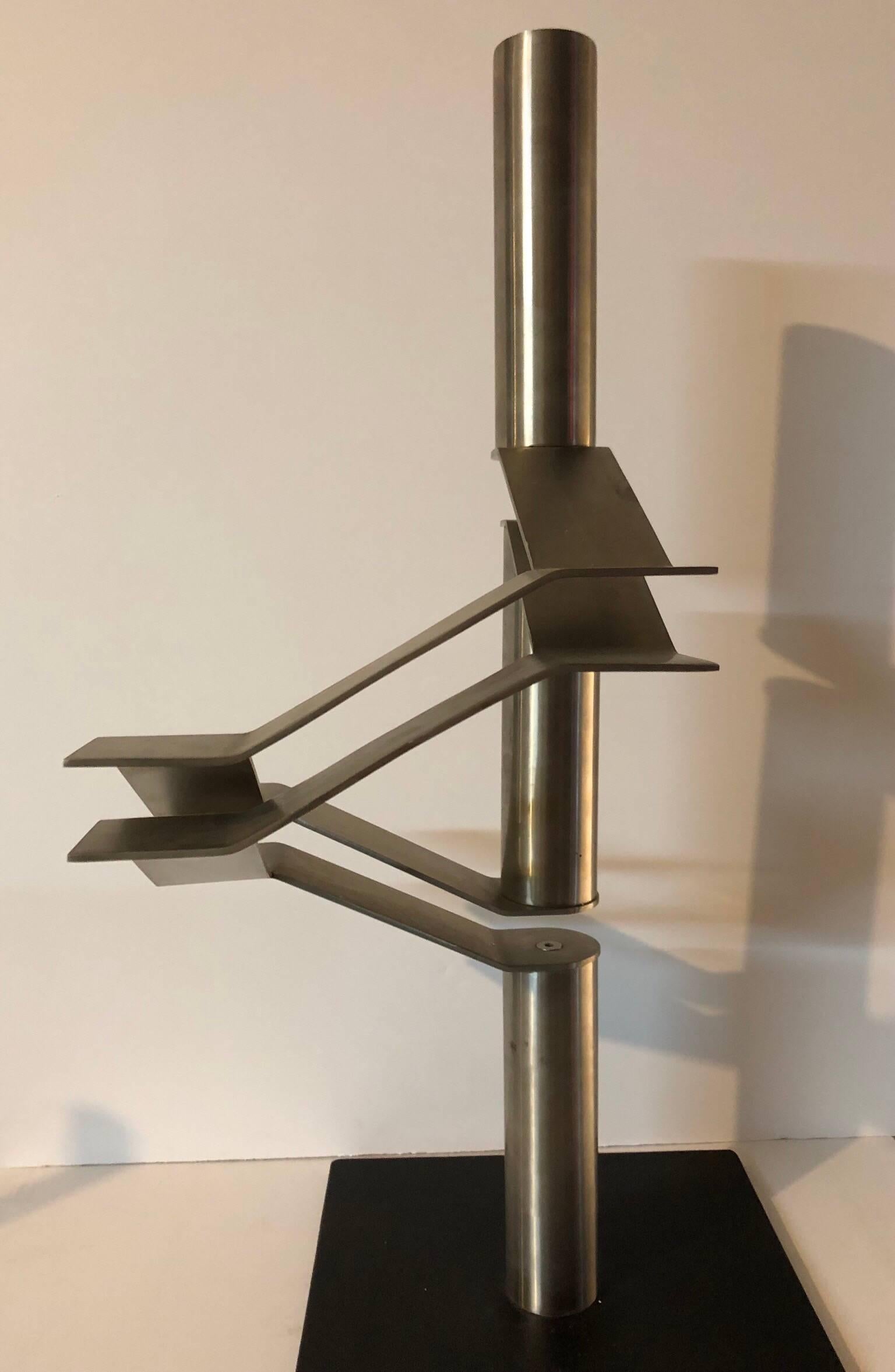 Grande maquette de la sculpture israélienne abstraite « Trois tubes » en acier inoxydable - Géométrique abstrait Sculpture par Israel Hadany