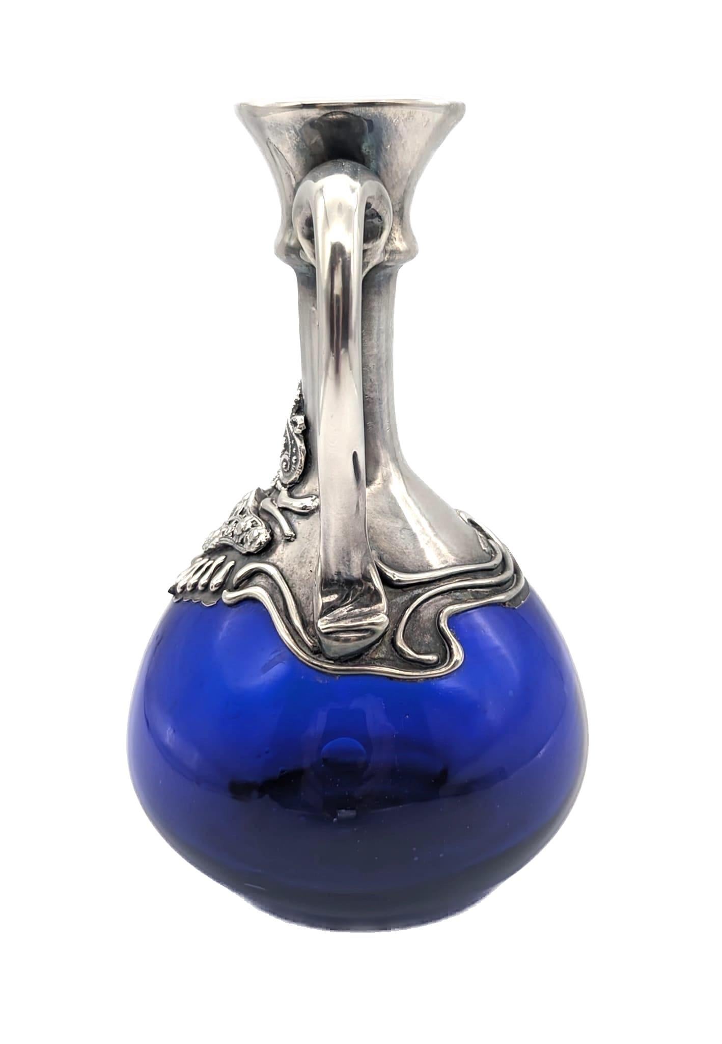 Neoclassico Caraffa in vetro soffiato israeliano e argento massiccio in vendita