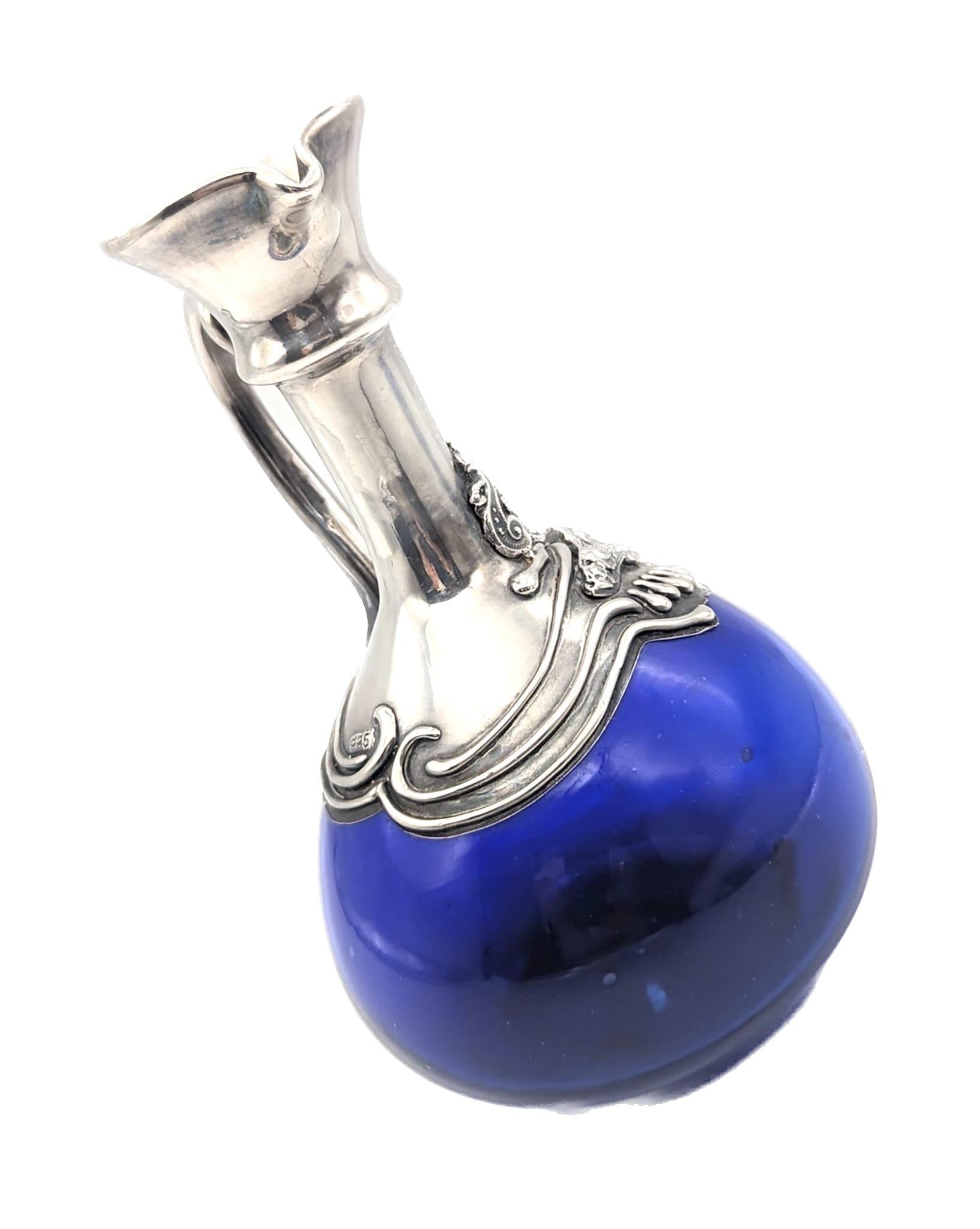 Caraffa in vetro soffiato israeliano e argento massiccio In condizioni buone in vendita a Miami, FL