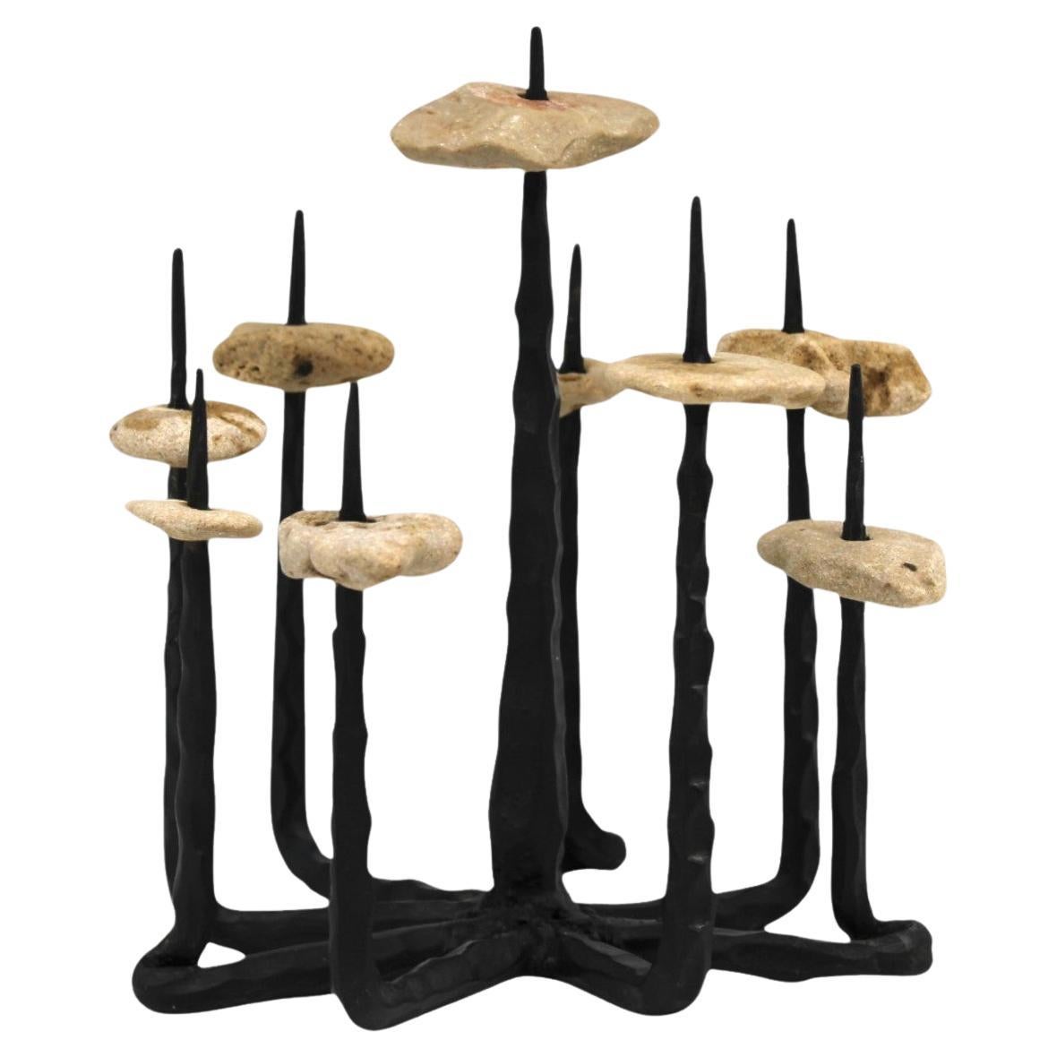 Israelische brutalistische achteckige israelische Menorah aus Eisen und Jerusalemer Stein von David Palombo im Angebot
