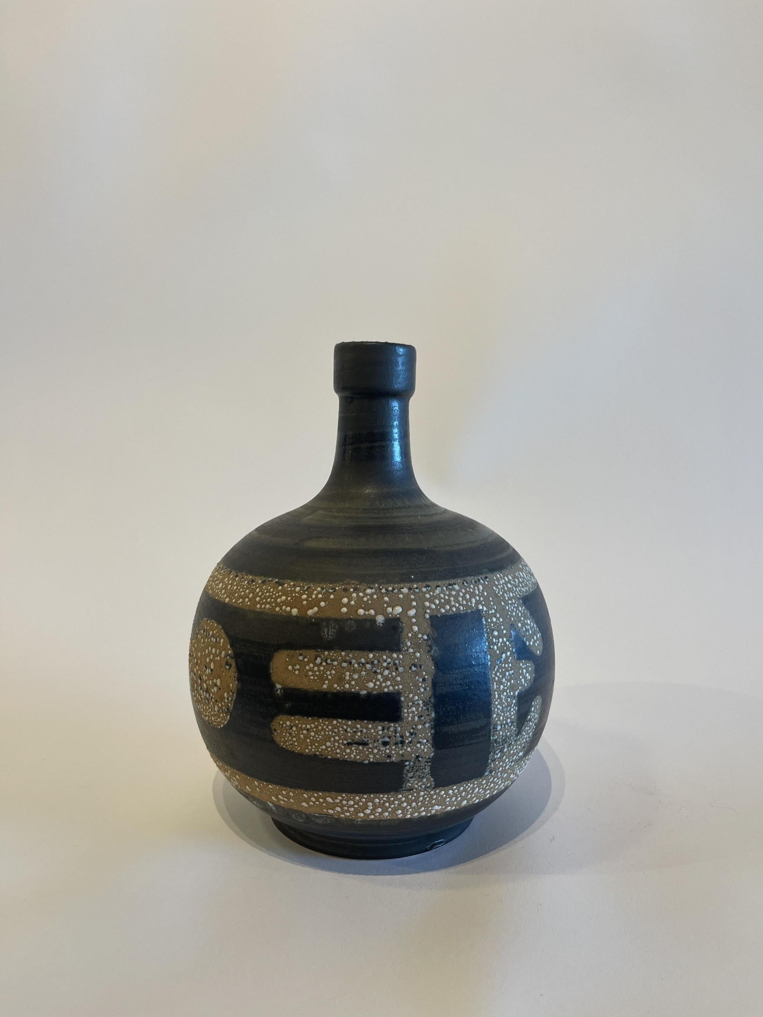 Vaso israeliano di metà secolo in ceramica lapidica smaltata con base a bulbo e collo stretto (pezzi di accompagnamento REG4741A-N)
