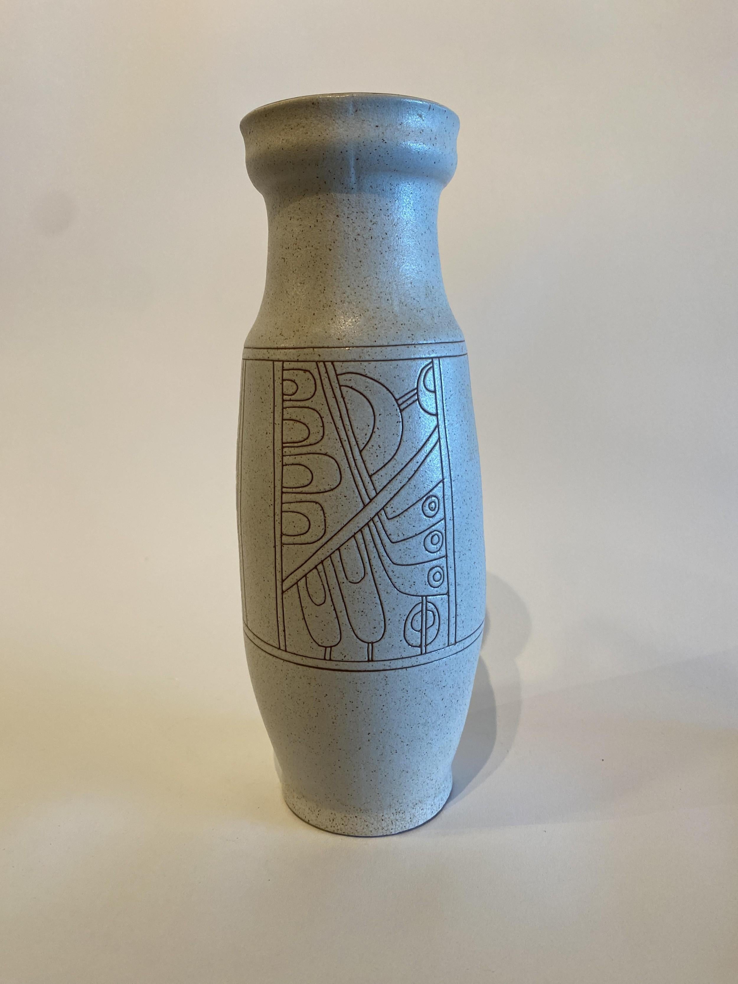 Jarra israelí de cerámica esmaltada Lapid Sgraffito de mediados de siglo, con forma cilíndrica y asa (piezas complementarias REG4743A-M)