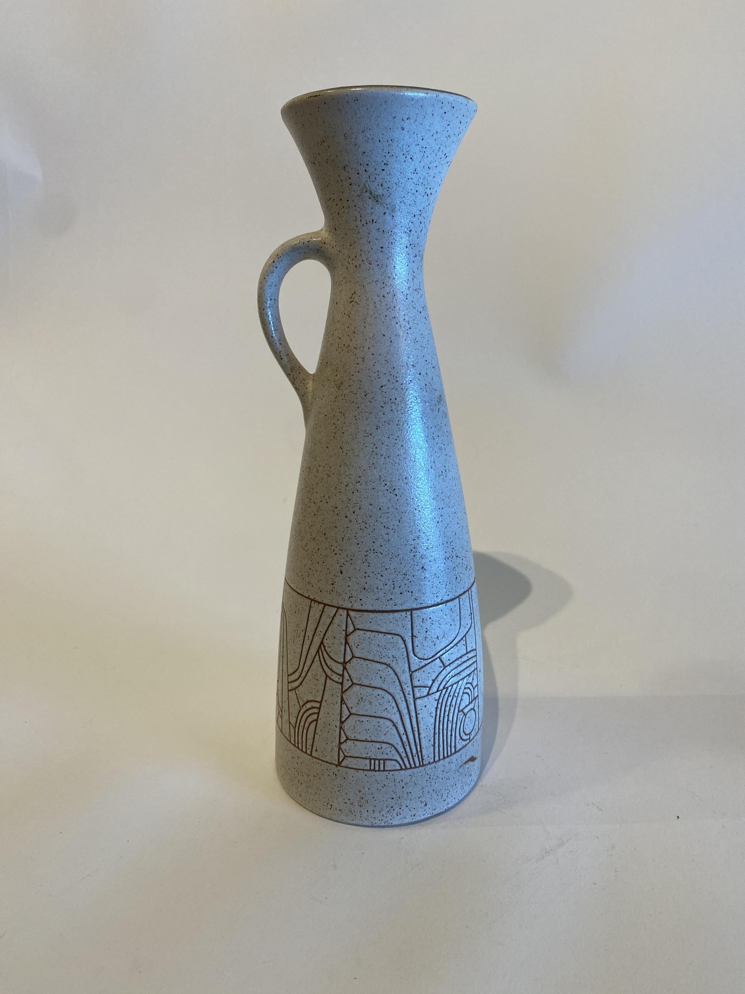 Israeliano Brocca israeliana di metà secolo in ceramica smaltata Lapid Sgraffito in vendita