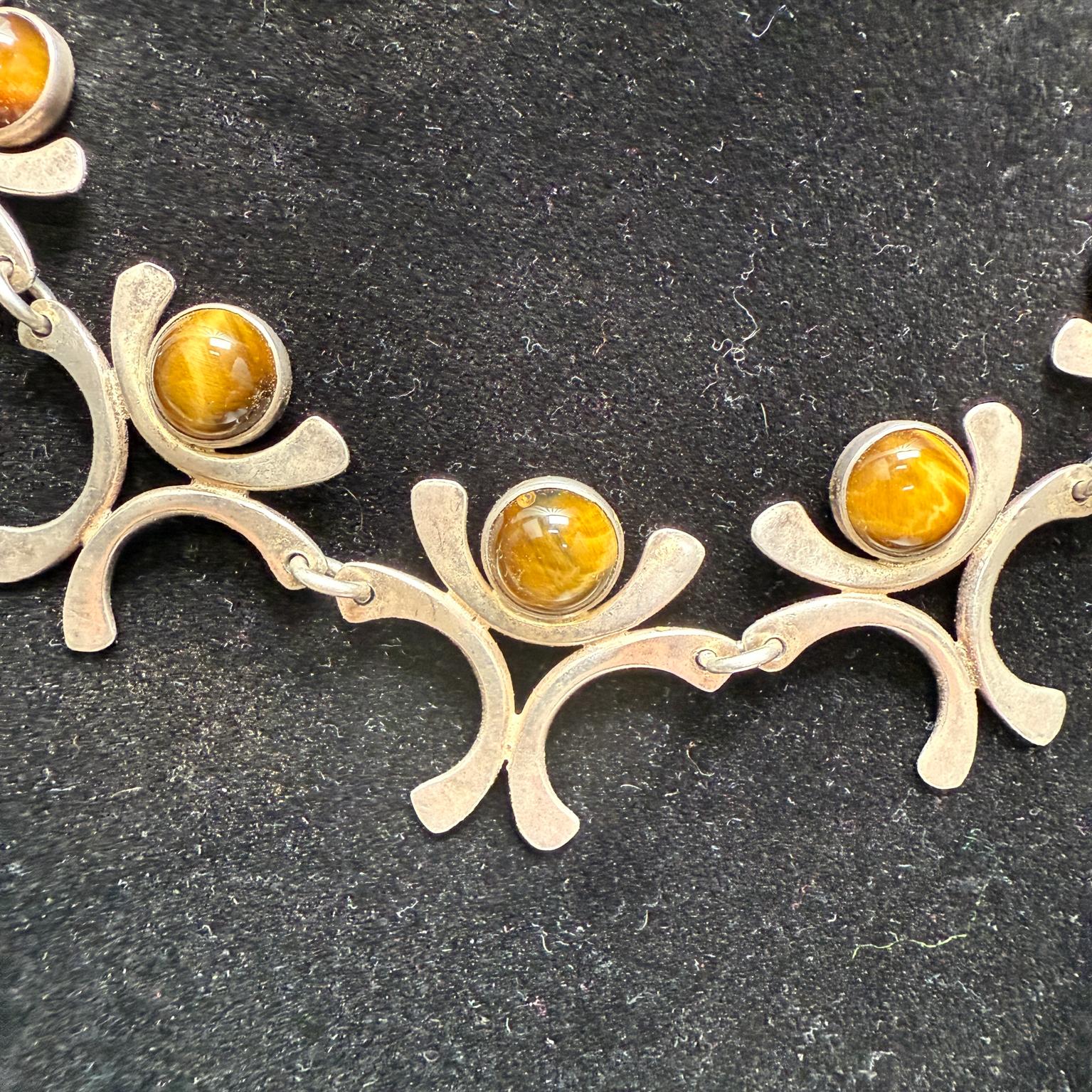 Moderne Collier israélien en argent sterling et œil de tigre en vente