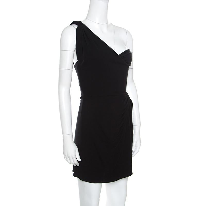 A charming and sophisticated piece like this Issa dress deserves a special place in your wardrobe. Crafted in silk, this item is a saviour for all those unplanned events. This black piece has a one-shoulder design and neat drape detailing. Be sure