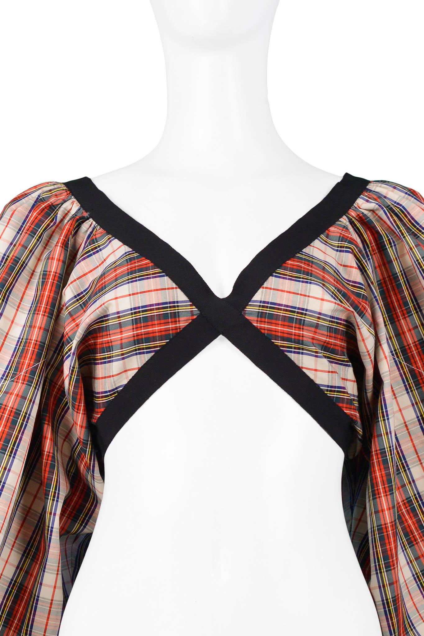 Resurrection Vintage is excited to offer a vintage Isaac Mizrahi crop top featuring a red, white and place plaid print, cross

Mizrahi
Size: Small
Cotton
Excellent Vintage Condition
Authenticity Guaranteed