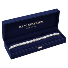 Issac Nussbaum Bracelet en or blanc 18 carats 24.11 carats Emerald-Cut East West Diamond