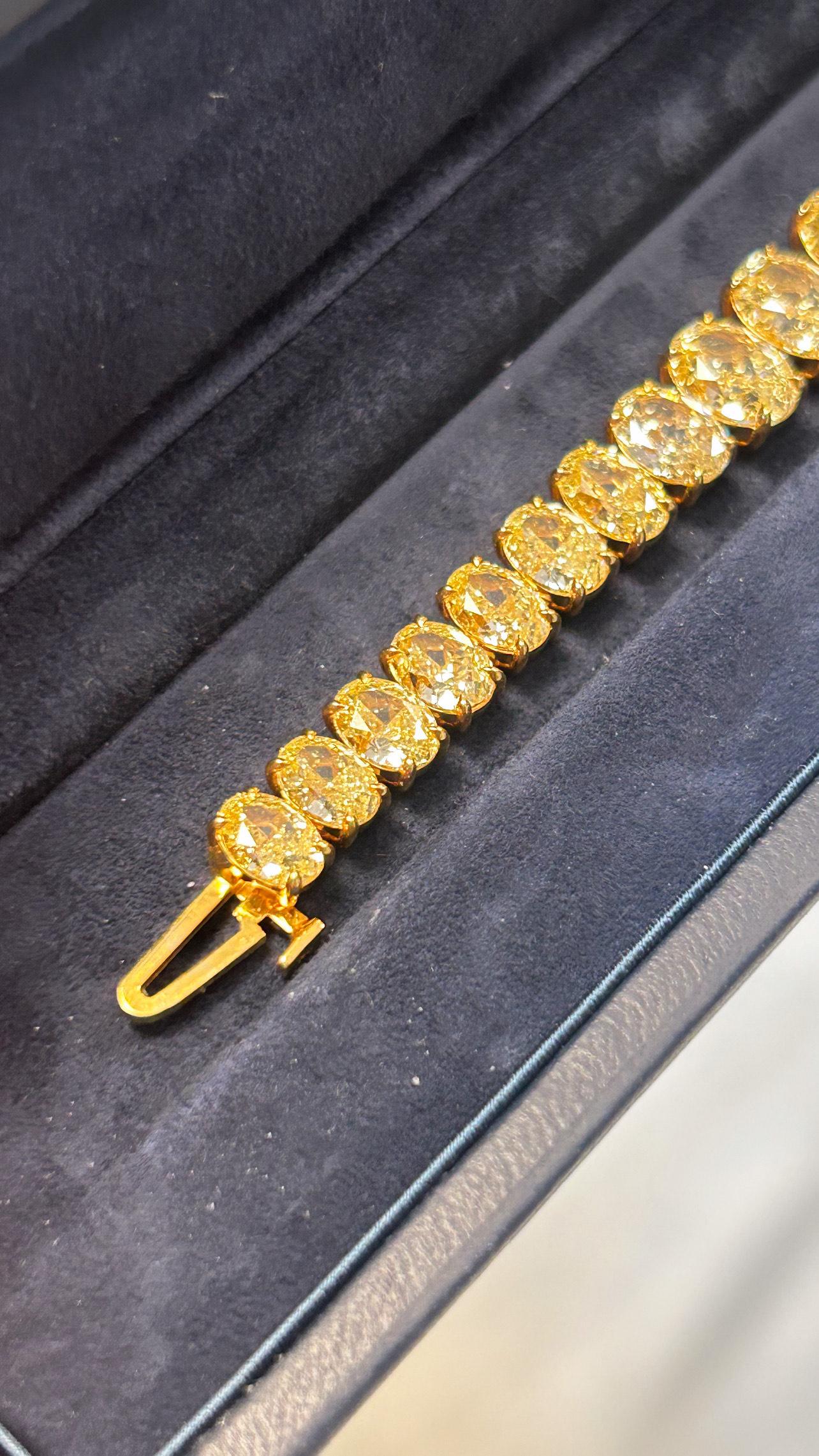Moderno Bracciale tennis con diamanti ovali gialli Issac Nussbaum 18K YG 38,32 carati in vendita