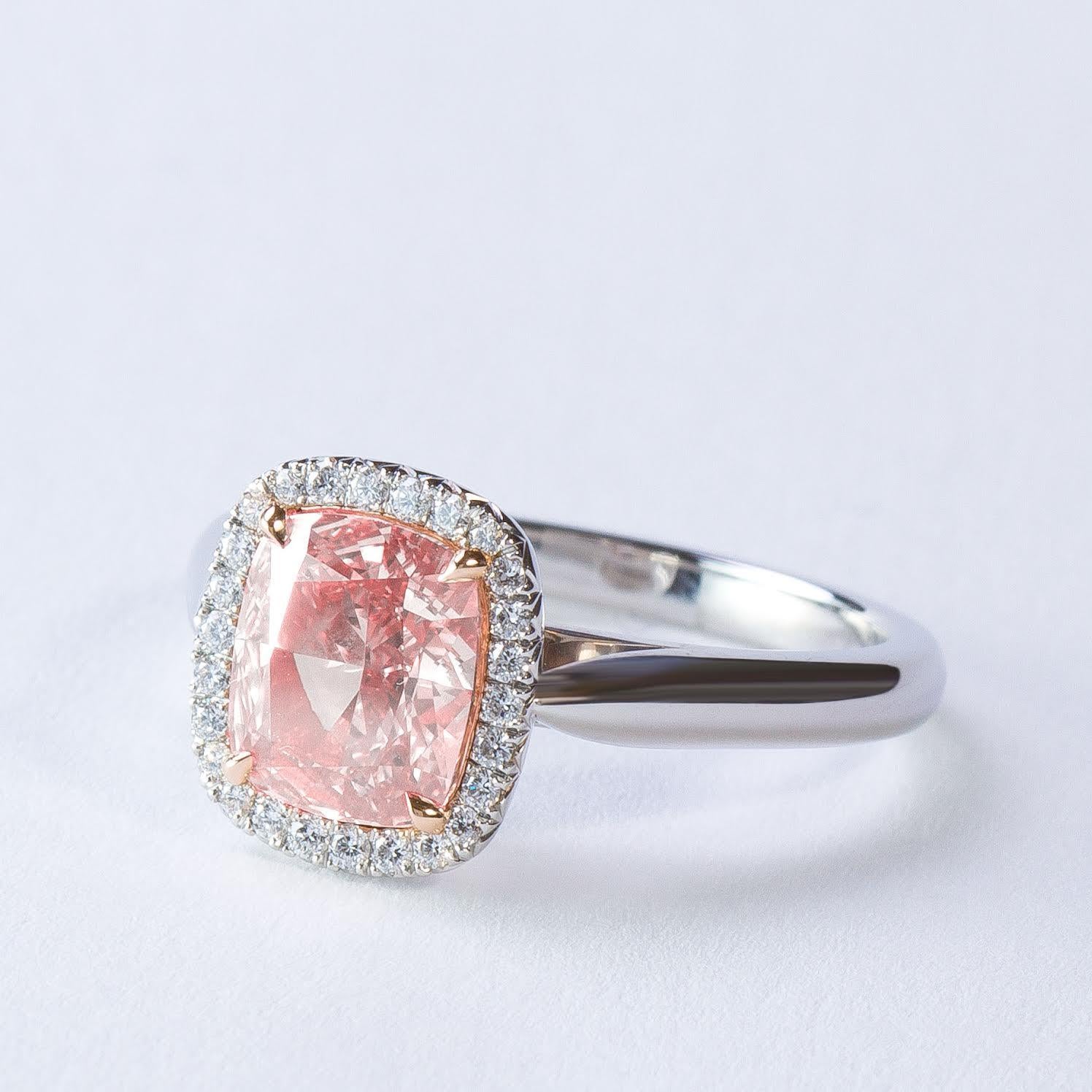 Verlobungsring mit 2,02 Karat rosa Diamanten von Issac Nussbaum (Kissenschliff) im Angebot