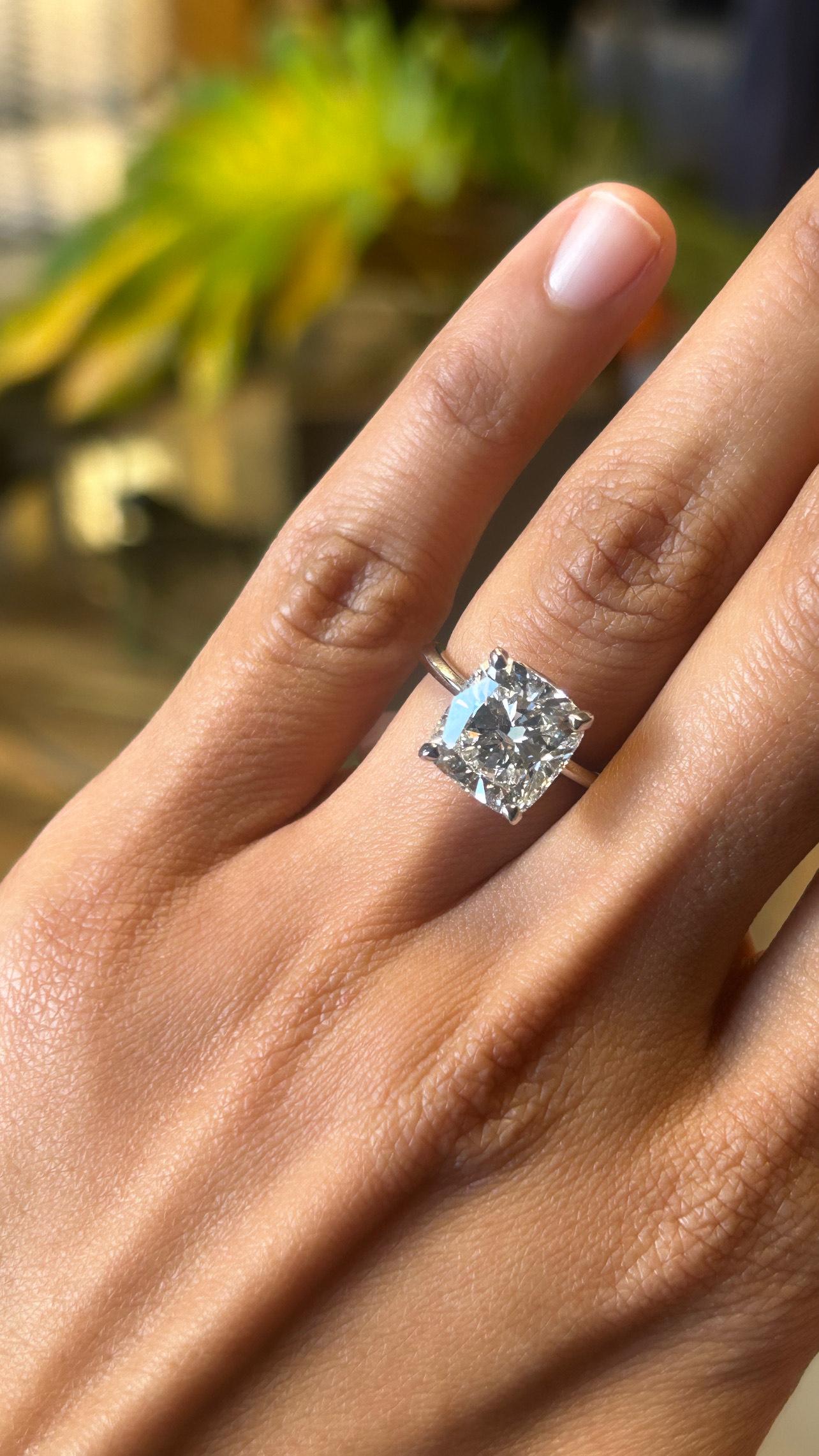 Issac Nussbaum GIA Certified 5.02 Carat Cushion Diamond Engagement Ring In New Condition For Sale In New York, NY