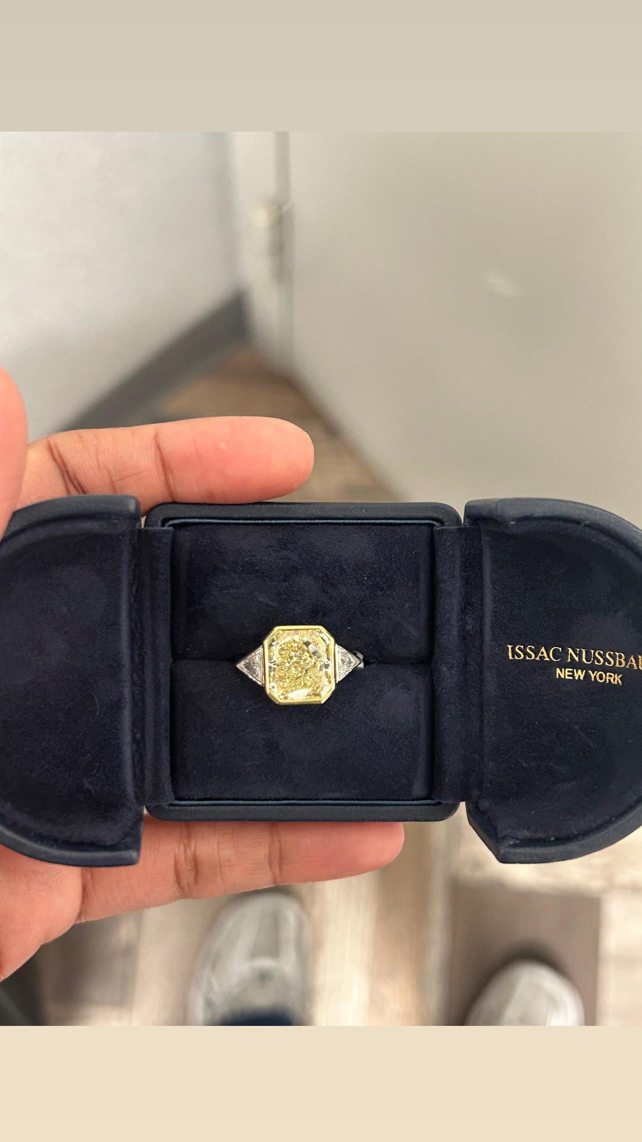 Issac Nussbuam Verlobungsring, GIA-zertifizierter 7,28 Karat natürlicher gelber natürlicher gelber Diamant im Zustand „Neu“ im Angebot in New York, NY