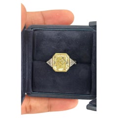 Anillo de compromiso de diamantes amarillos naturales de 7,28 quilates certificado por el GIA Issac Nussbuam
