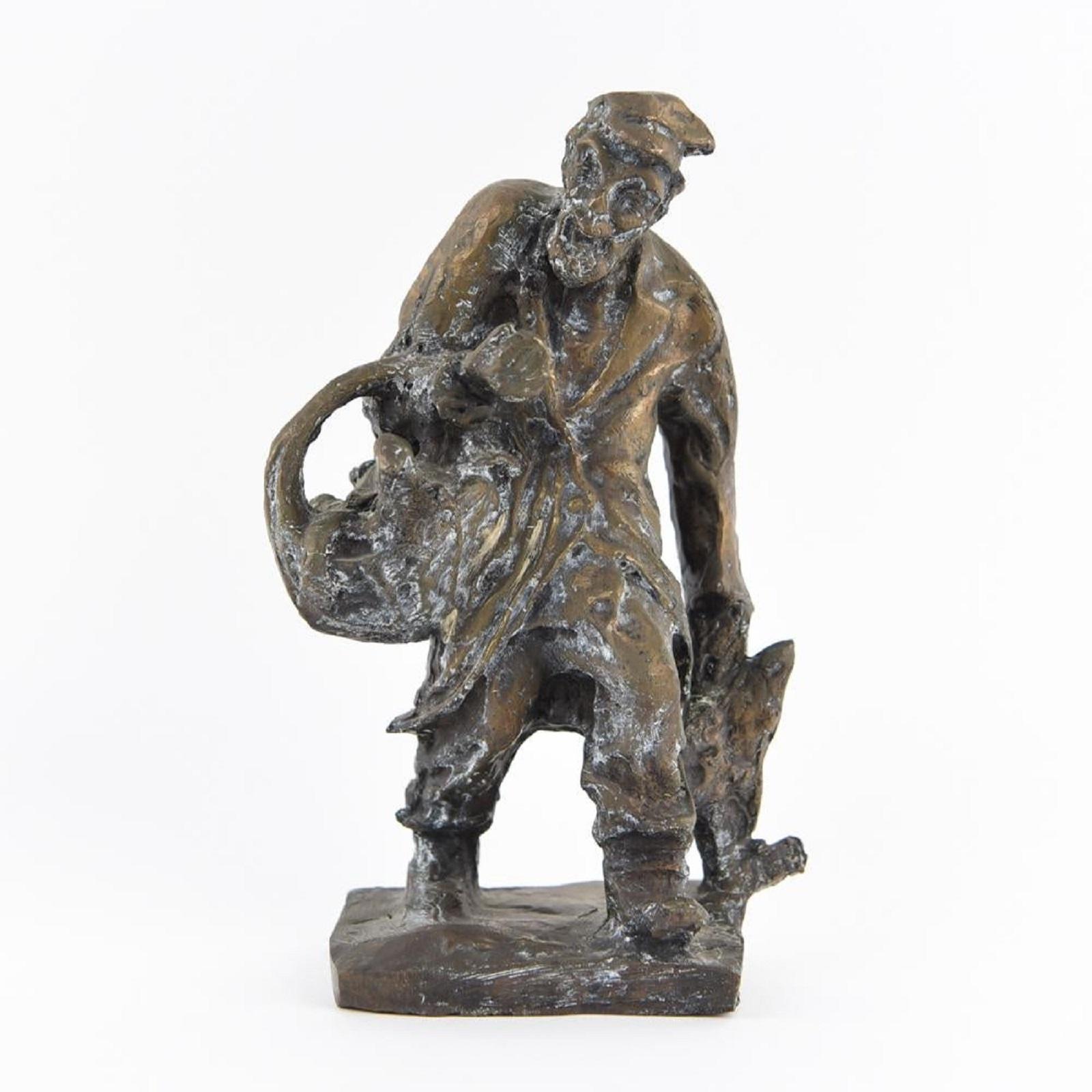 Escultura Expresionista Judaica de Bronce Vendedor ambulante judío ruso de Shtetl - Sculpture de Issachar Ryback