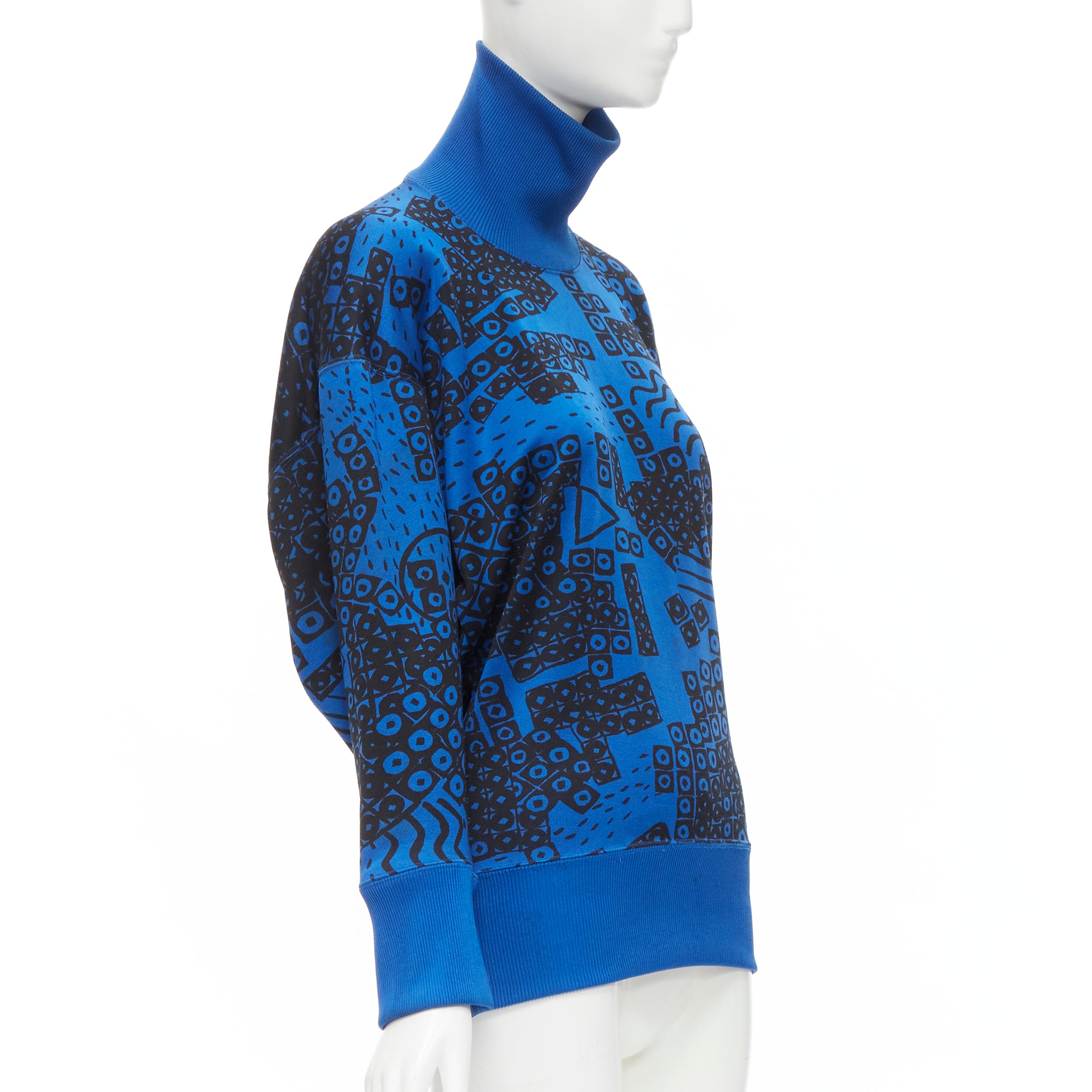 ISSEY MIYAKE 1980er Jahre Rollkragenpullover mit blau-schwarzem Illustrationdruck M (Blau) im Angebot