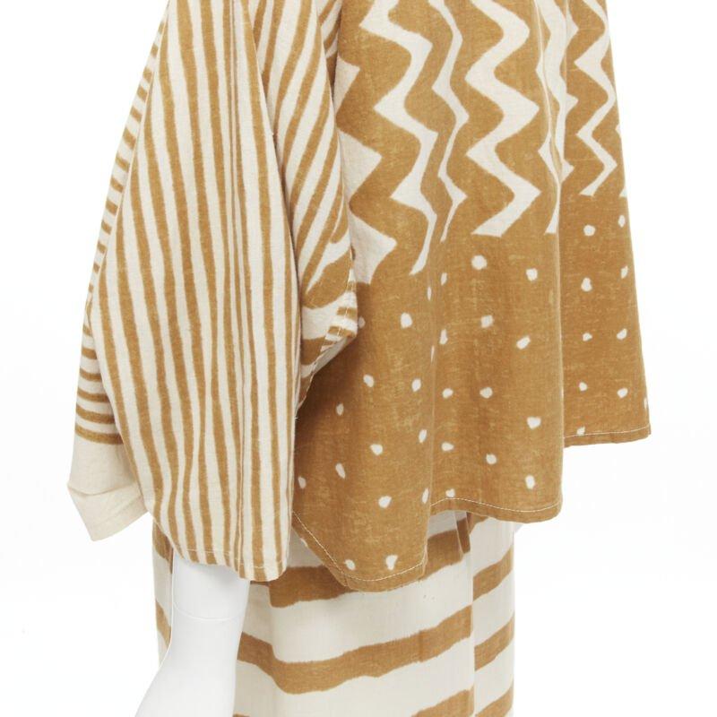 ISSEY MIYAKE 1980's Vintage beige jaune tribal stripe boxy top skirt set en vente 1