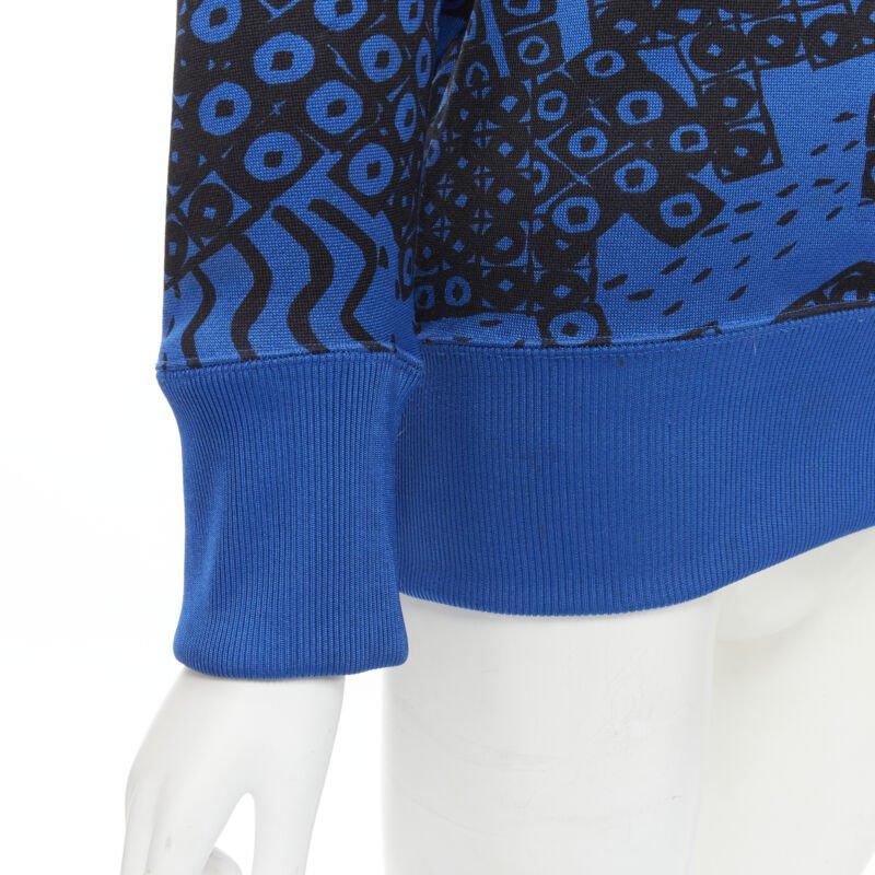 ISSEY MIYAKE 1980er Jahre Vintage Rollkragenpullover mit blau-schwarzem Illustrationendruck M im Angebot 2