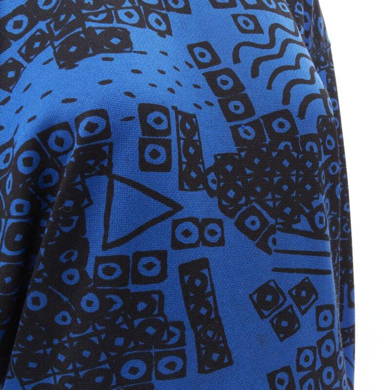 ISSEY MIYAKE 1980er Jahre Vintage Rollkragenpullover mit blau-schwarzem Illustrationendruck M im Angebot 3