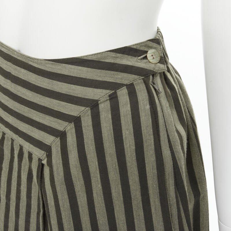 ISSEY MIYAKE 1980's Vintage brown striped cotton diagonal pleat A-line skirt M
Reference: CRTI/A00565
Brand: Issey Miyake
Collection: 1980s
Material: Cotton, Blend
Color: Brown
Pattern: Striped
Closure: Zip
Extra Details: A-line silhouette. Diagonal