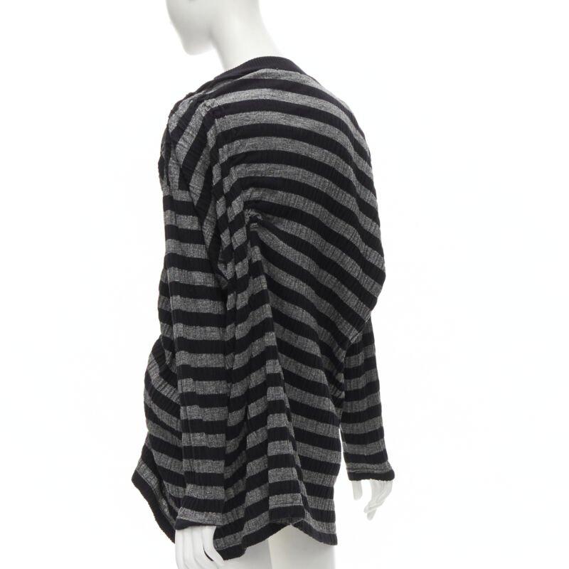 Issey Miyake 1980, maglione vintage a righe nere e grigie con arricciature S in vendita 1