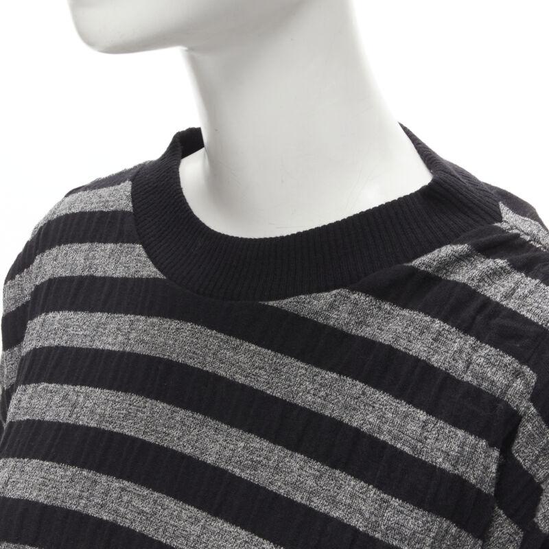 Issey Miyake 1980, maglione vintage a righe nere e grigie con arricciature S in vendita 2