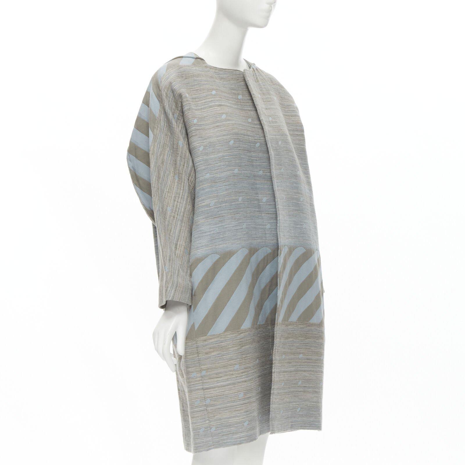 ISSEY MIYAKE 1980er Jahre Vintage Grauer Himmelblauer geometrischer Jacquard Cocoon-Mantel M Selten Damen im Angebot