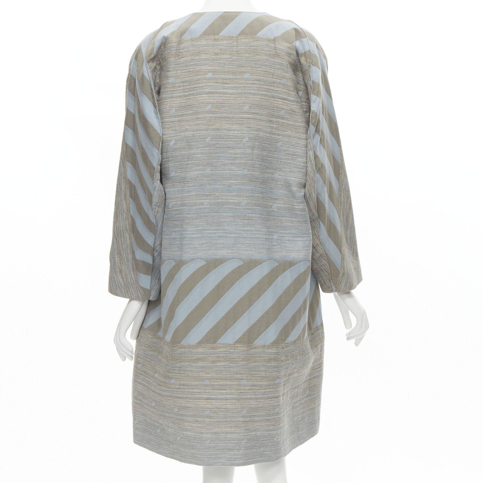ISSEY MIYAKE 1980er Jahre Vintage Grauer Himmelblauer geometrischer Jacquard Cocoon-Mantel M Selten im Angebot 2