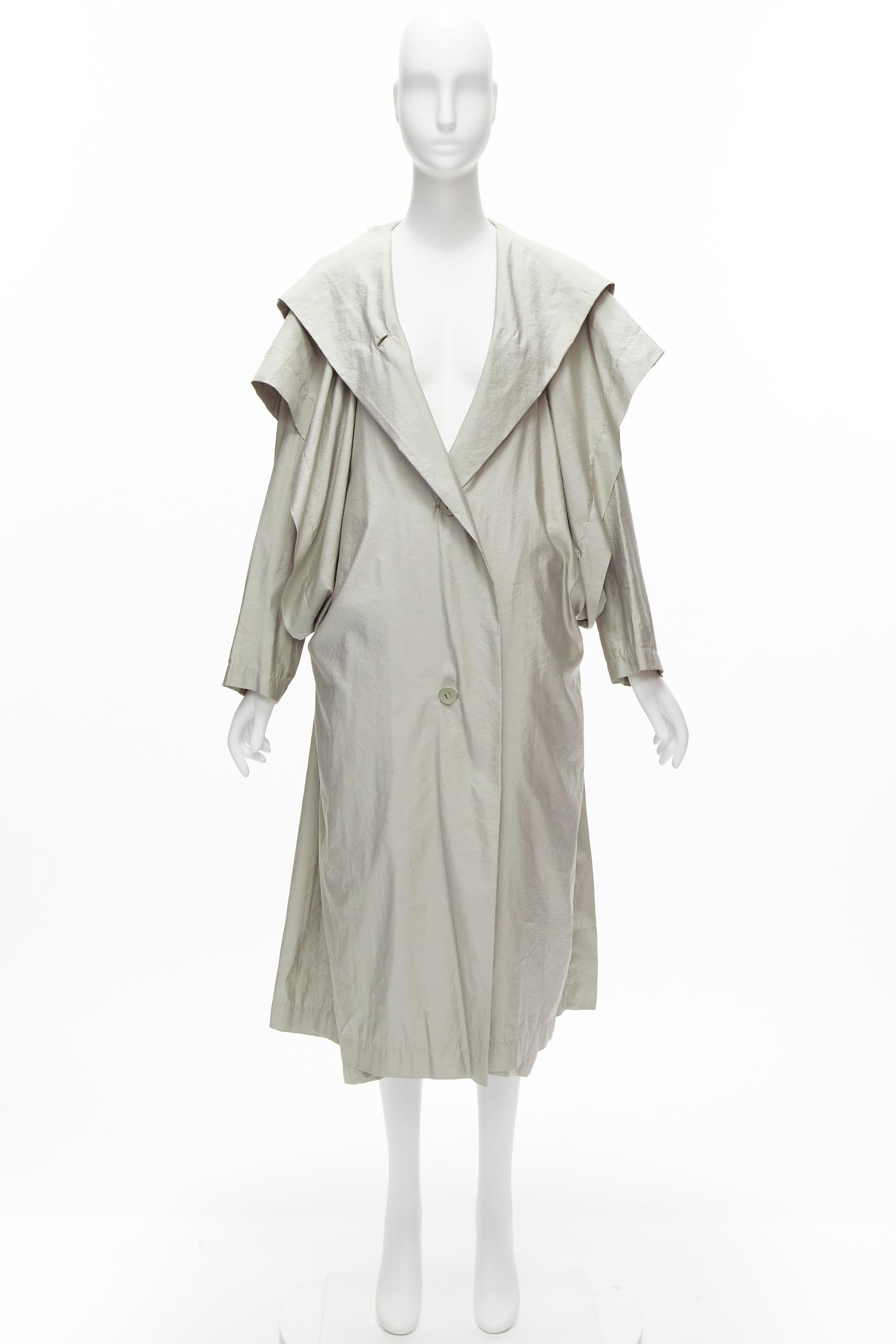 ISSEY MIYAKE 1986 Vintage Runway manteau drapé à manches à capuche grise JP9 M en vente 6